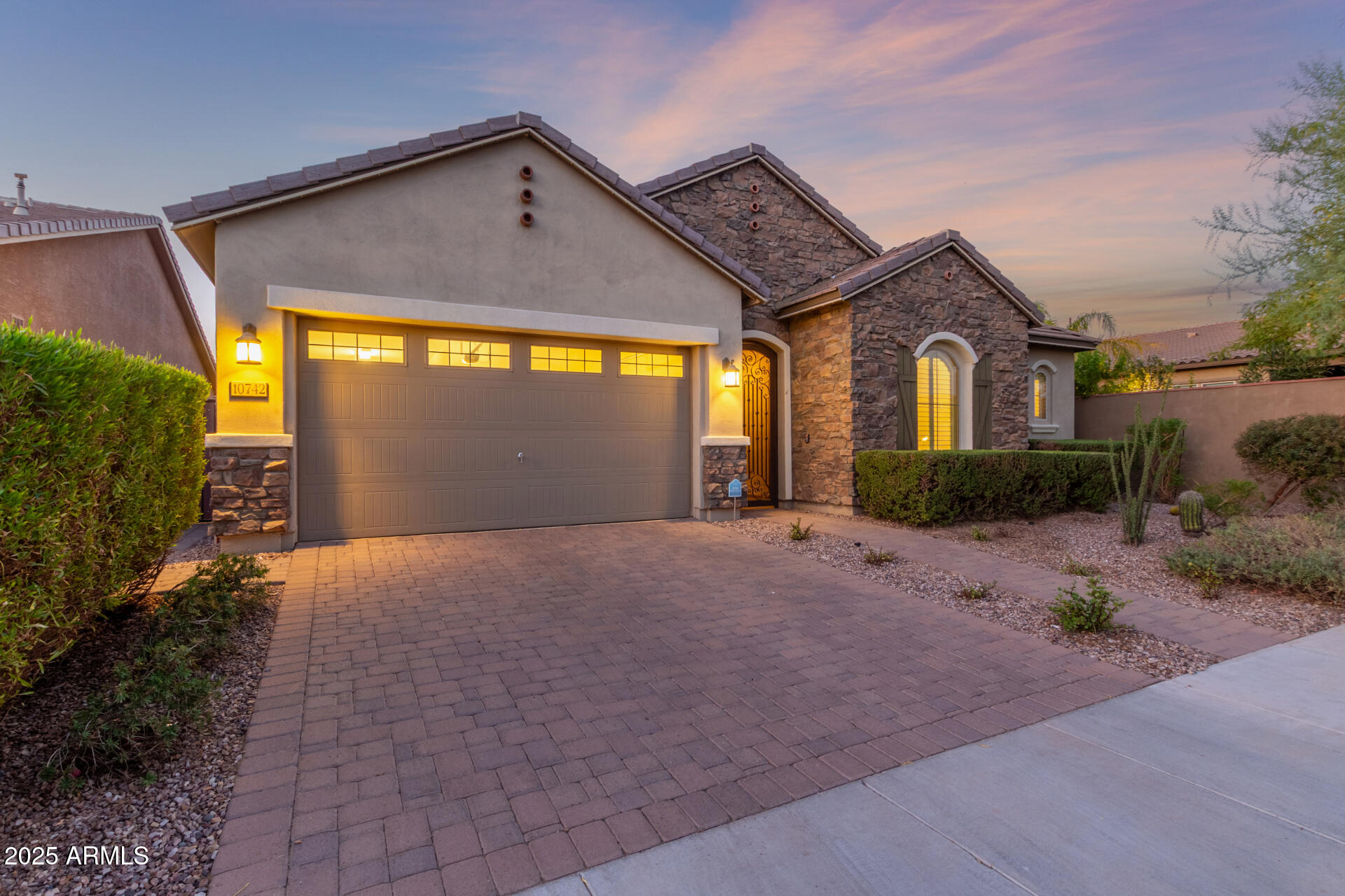 10742 E SIMONE Avenue