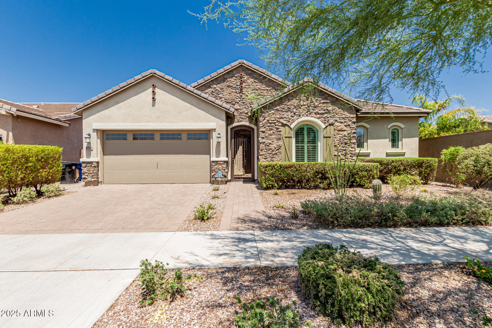 10742 E SIMONE Avenue