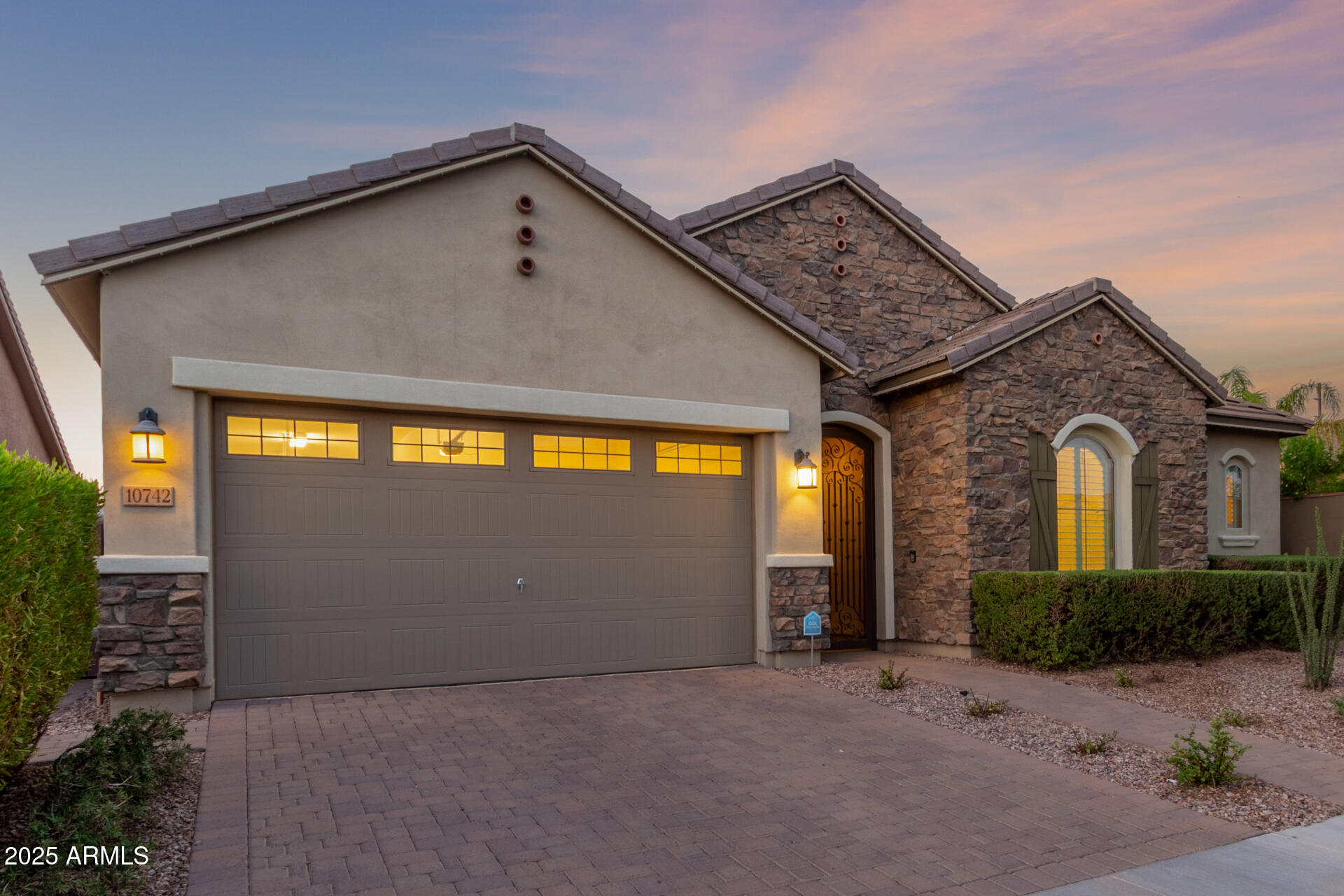 10742 E SIMONE Avenue