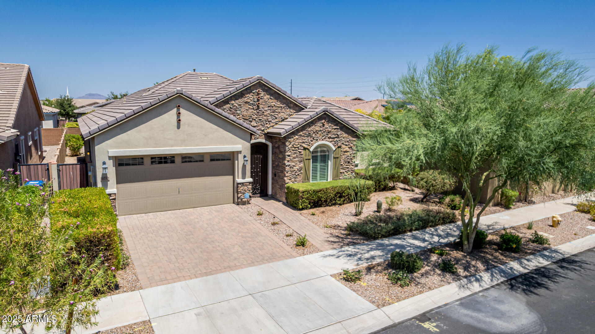 10742 E SIMONE Avenue