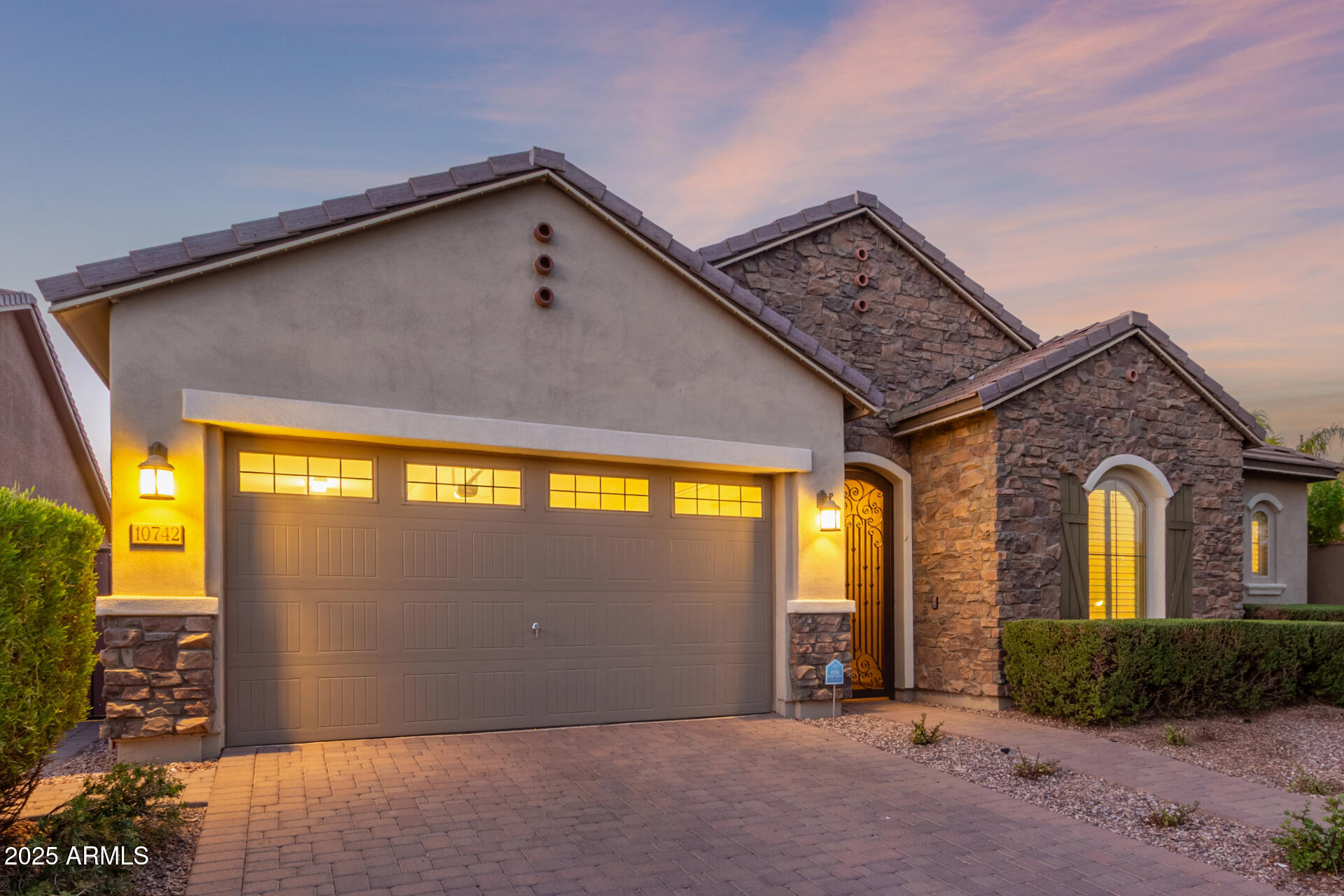 10742 E SIMONE Avenue