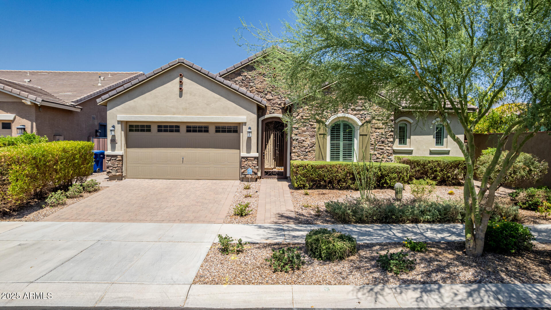 10742 E SIMONE Avenue