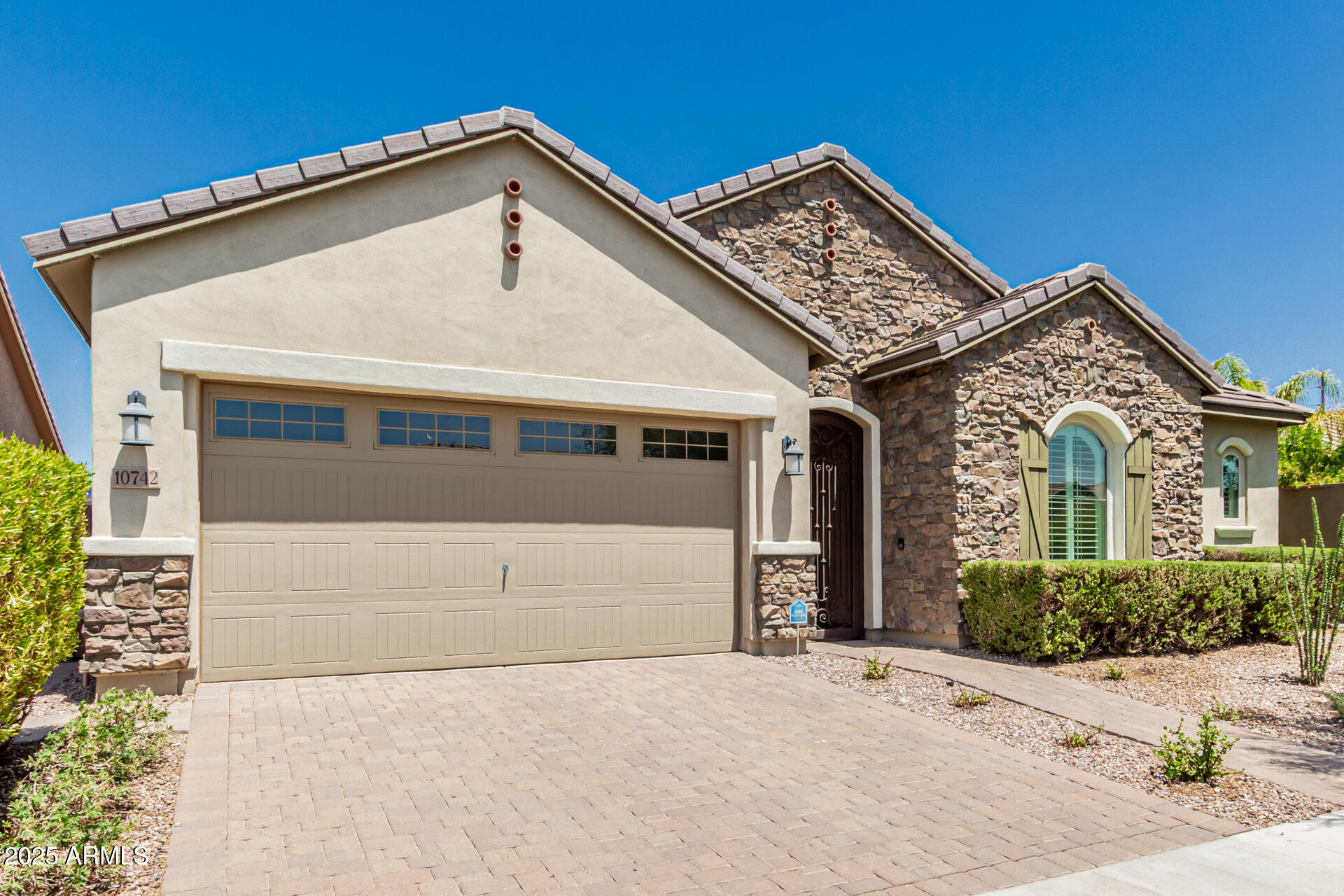 10742 E SIMONE Avenue