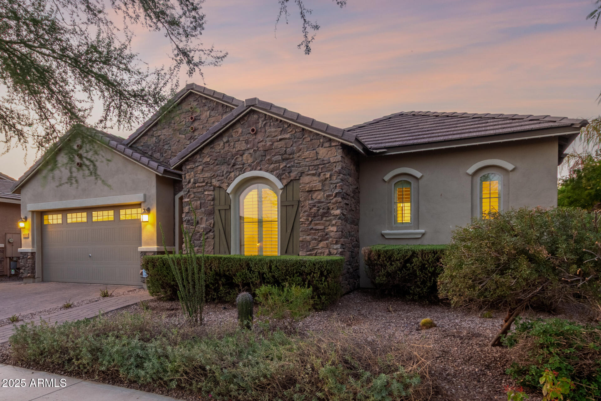 10742 E SIMONE Avenue