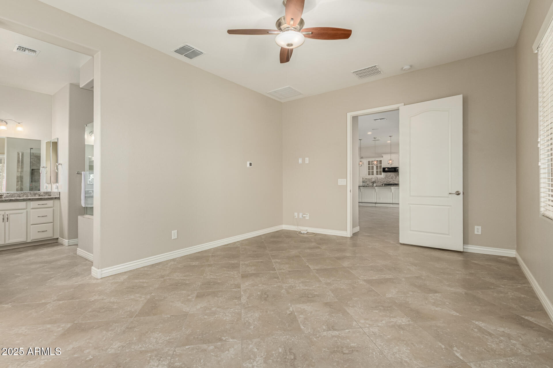 10742 E SIMONE Avenue