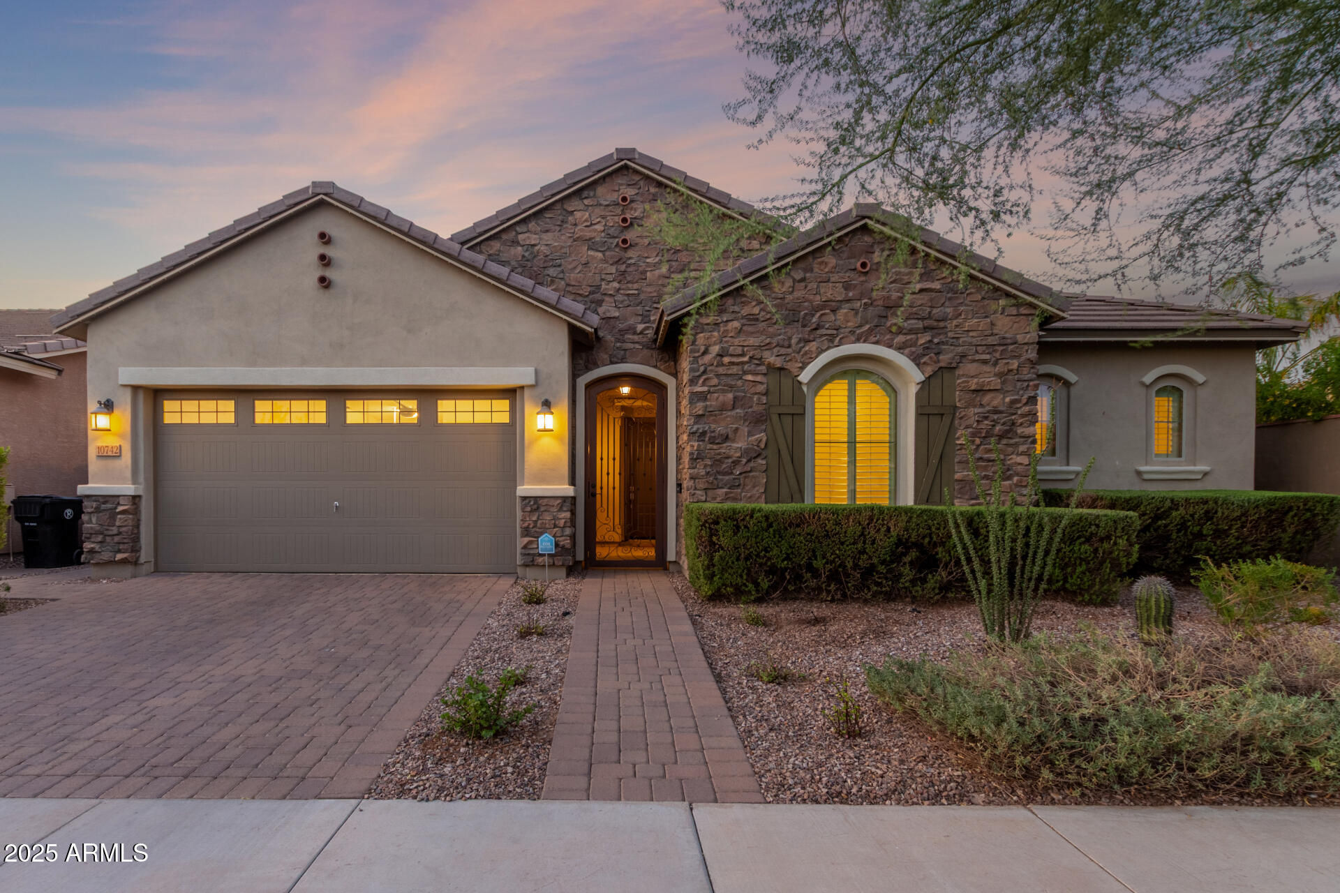 10742 E SIMONE Avenue