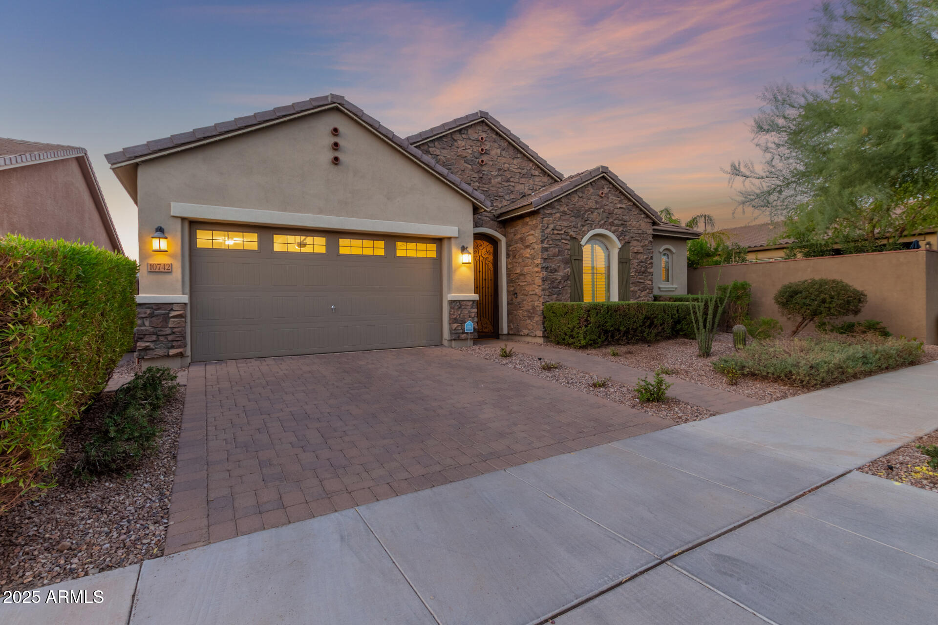 10742 E SIMONE Avenue