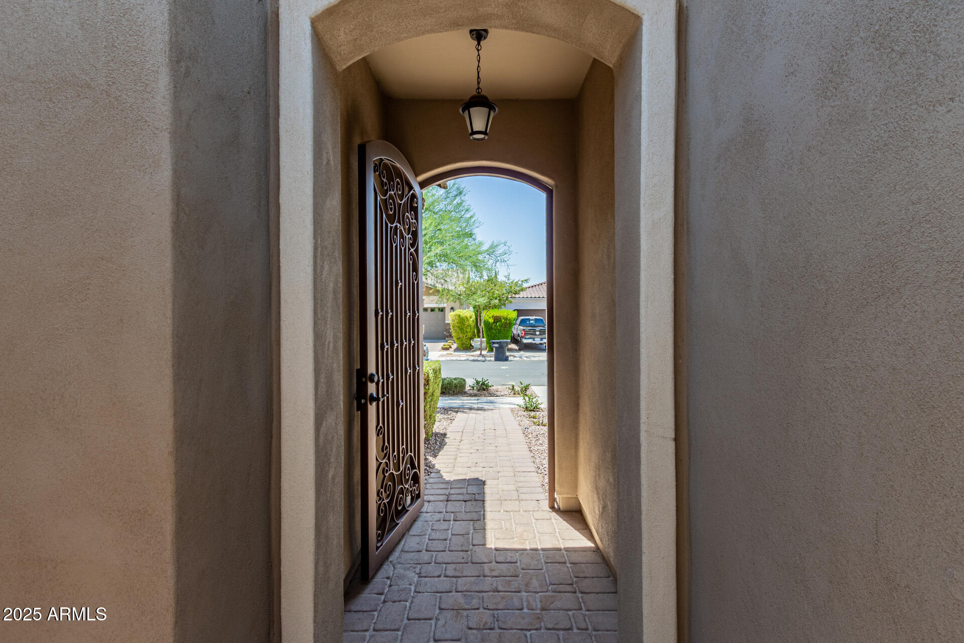 10742 E SIMONE Avenue