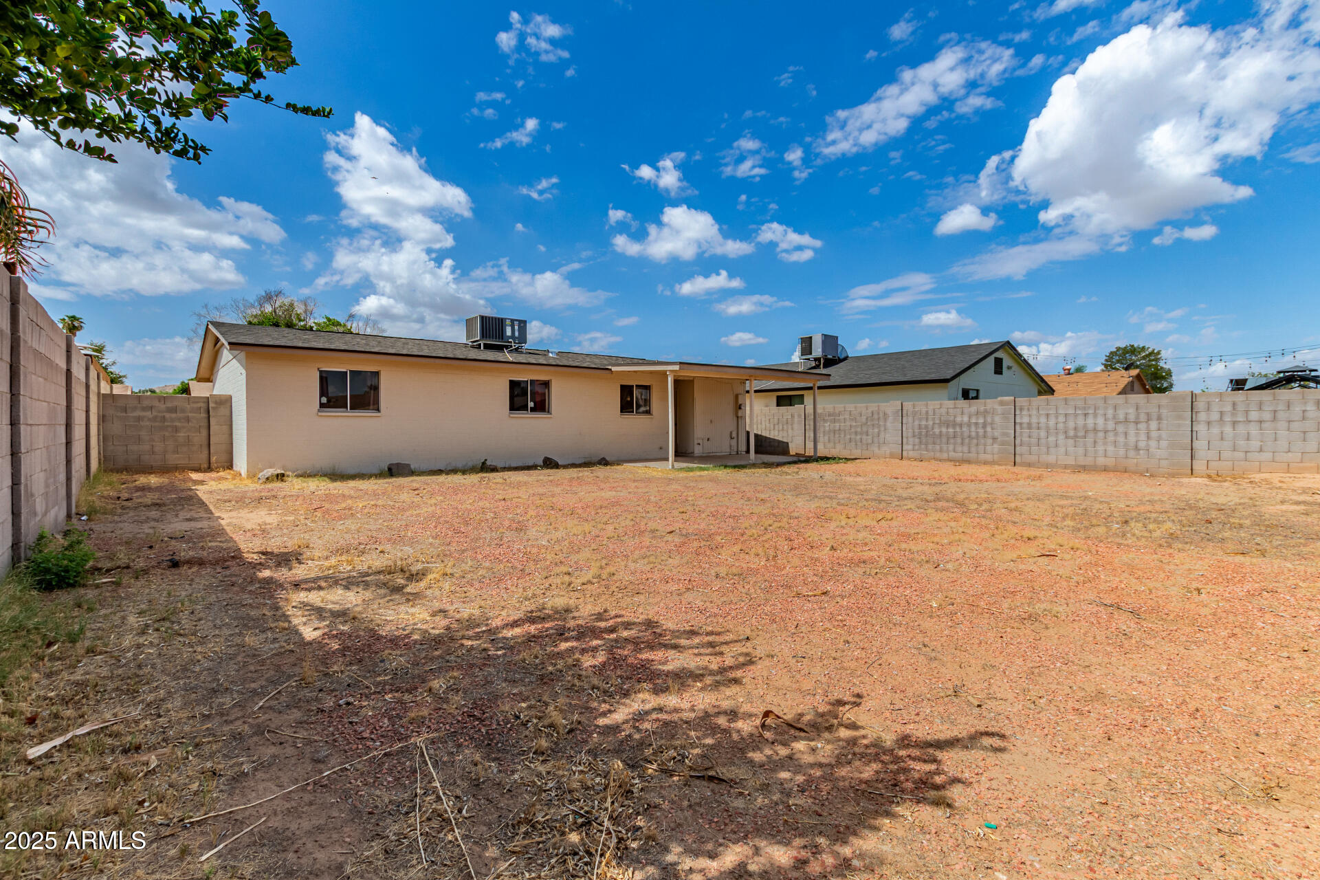4748 E SAINT ANNE Avenue