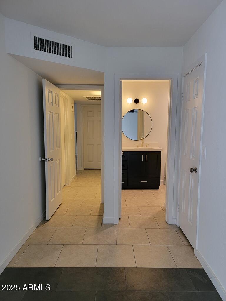 2511 W PERSHING Avenue