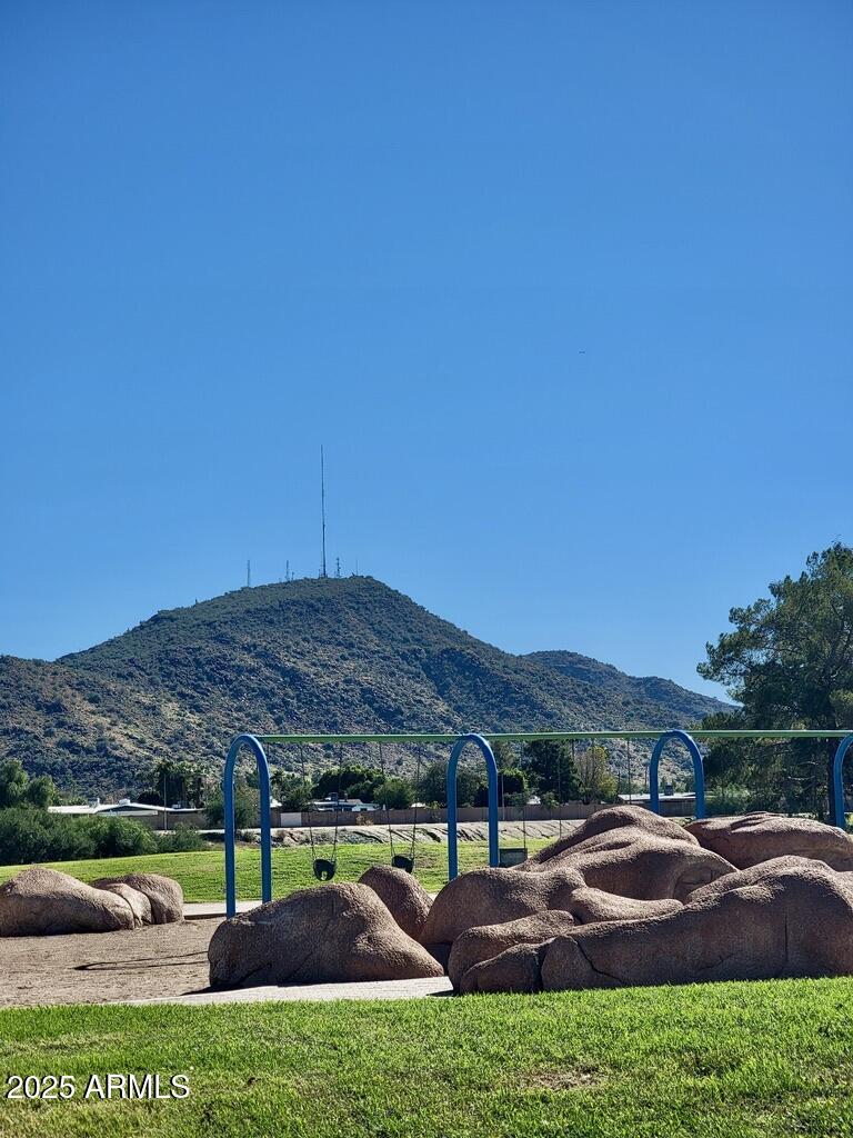 2511 W PERSHING Avenue