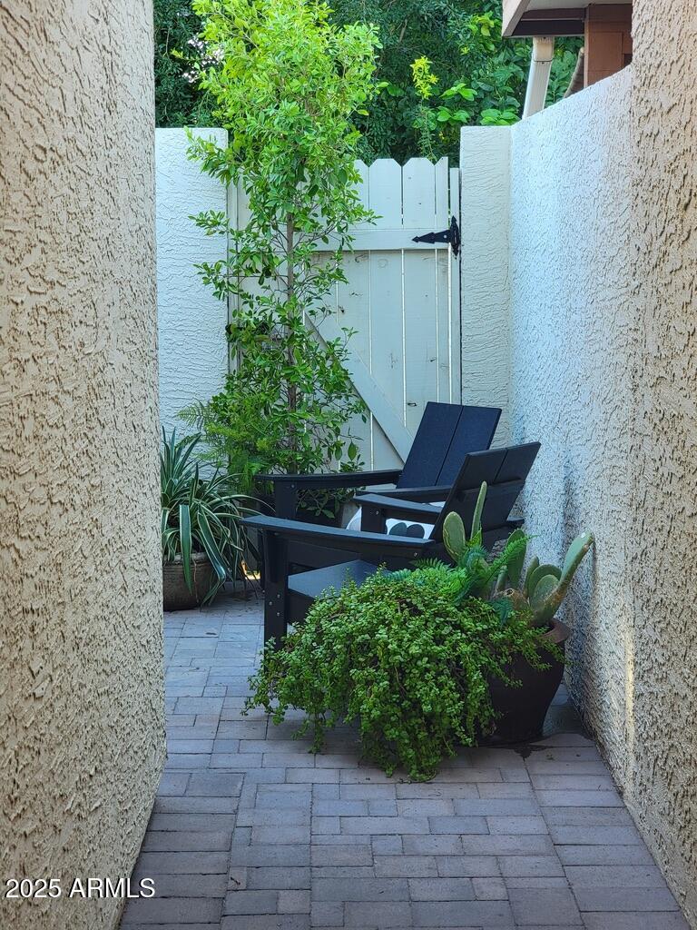 2511 W PERSHING Avenue