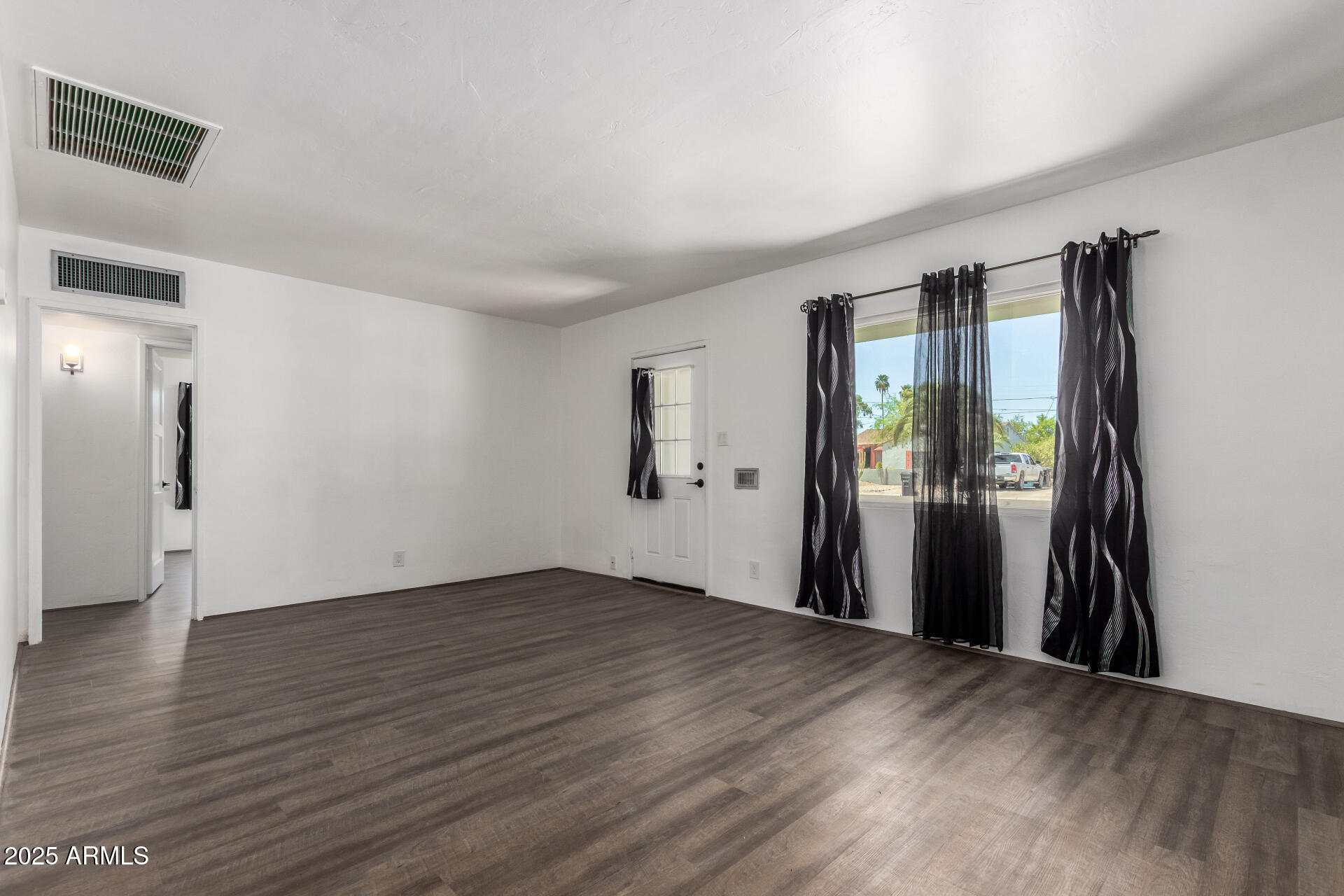 1119 W Roma Avenue