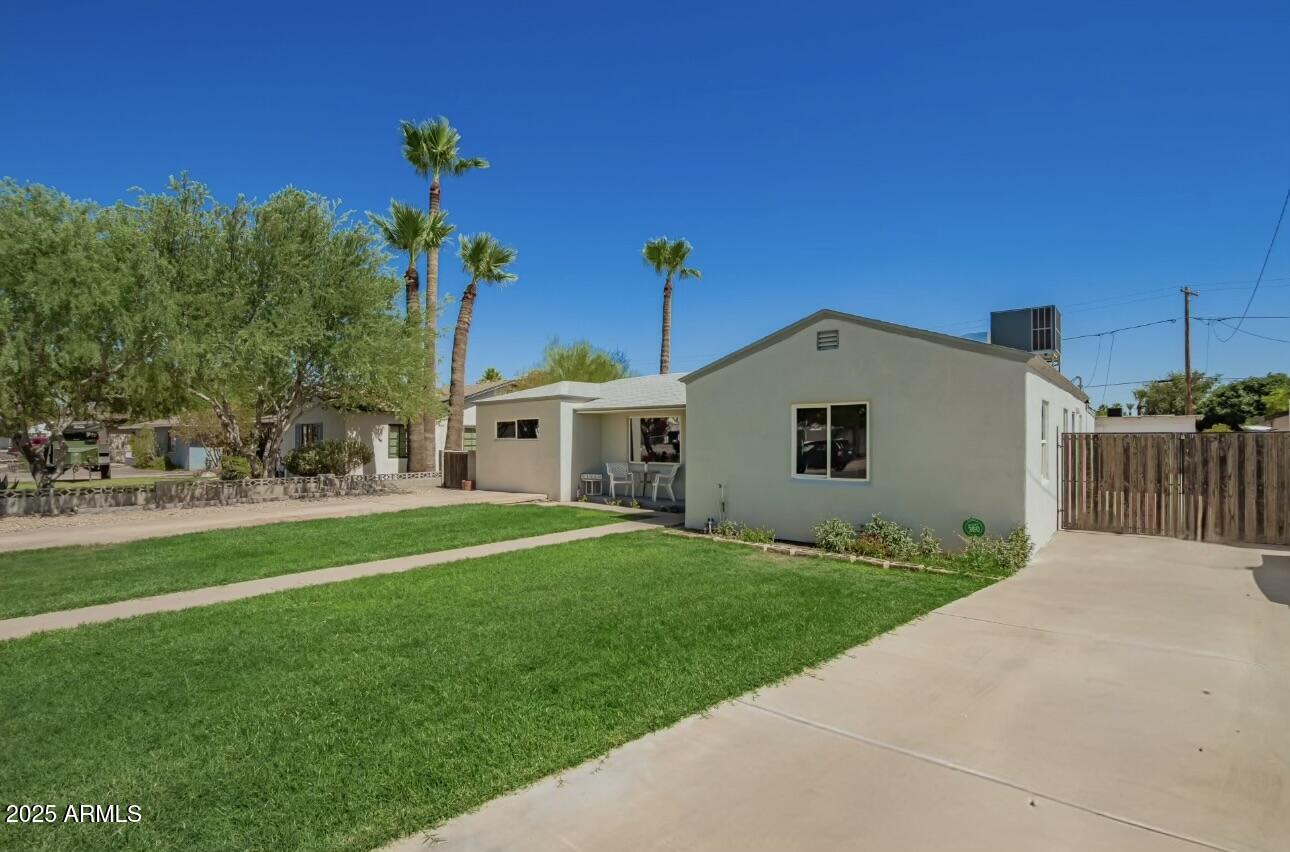 1119 W Roma Avenue