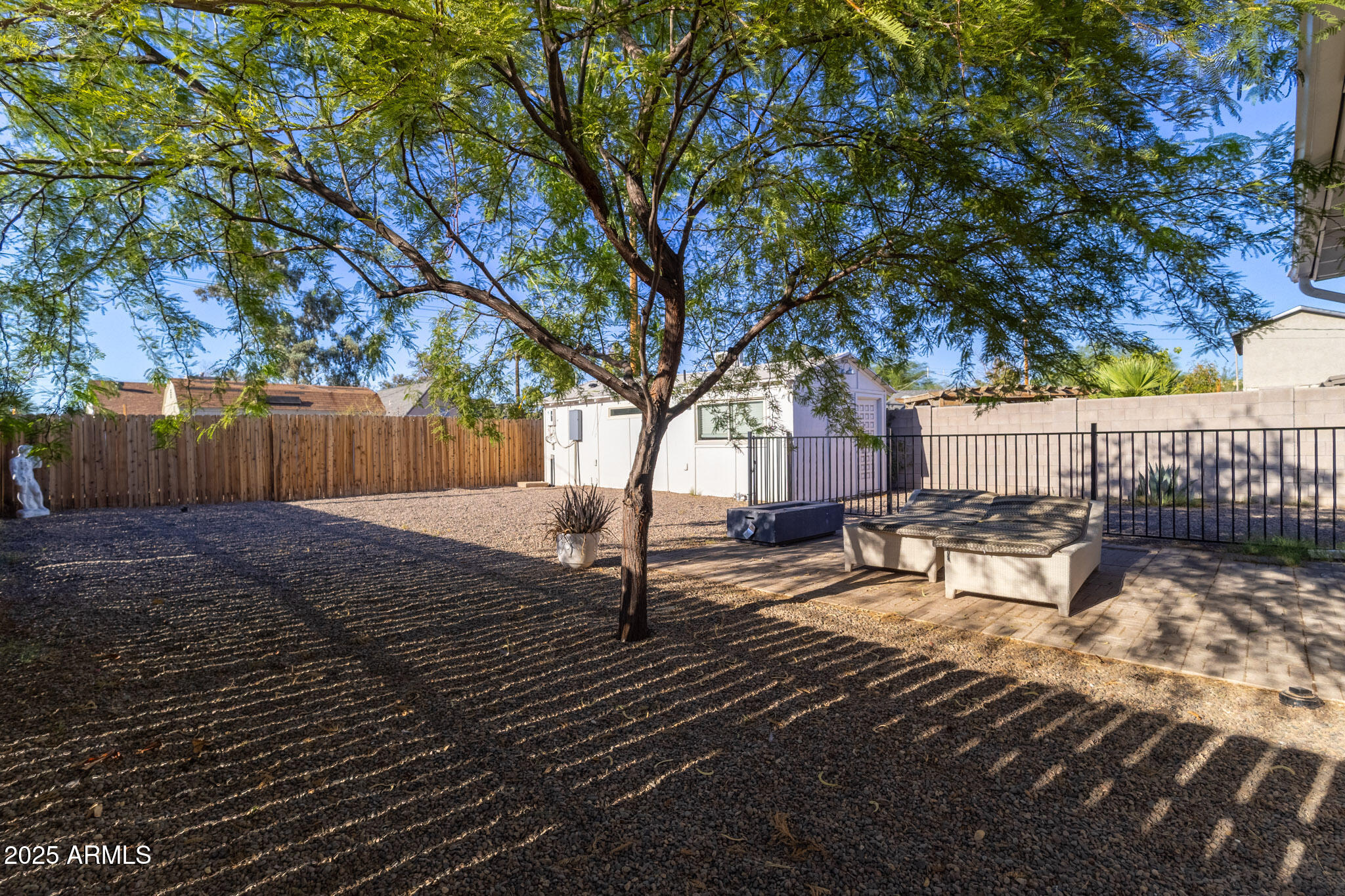 1950 W PALM Lane, A