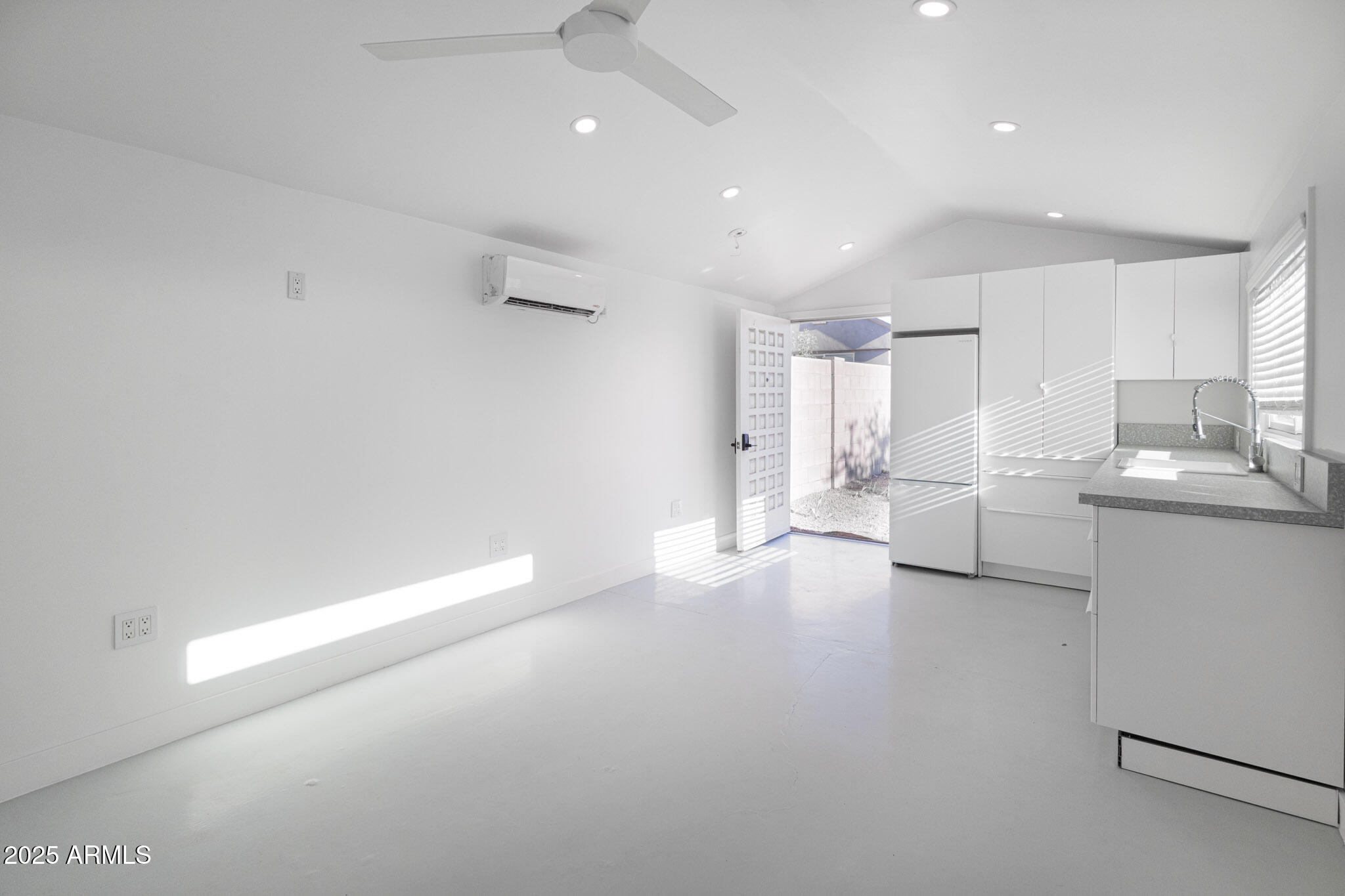 1950 W PALM Lane, A