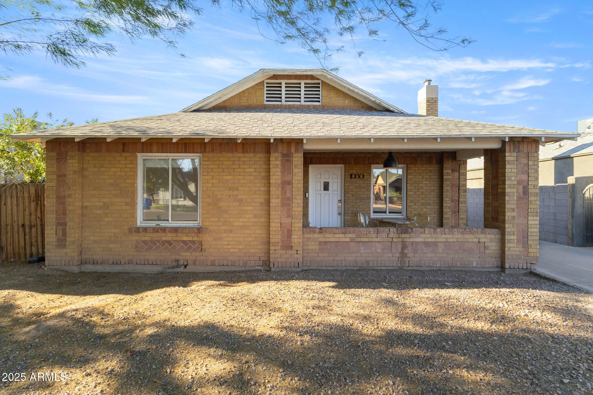 1950 W PALM Lane
