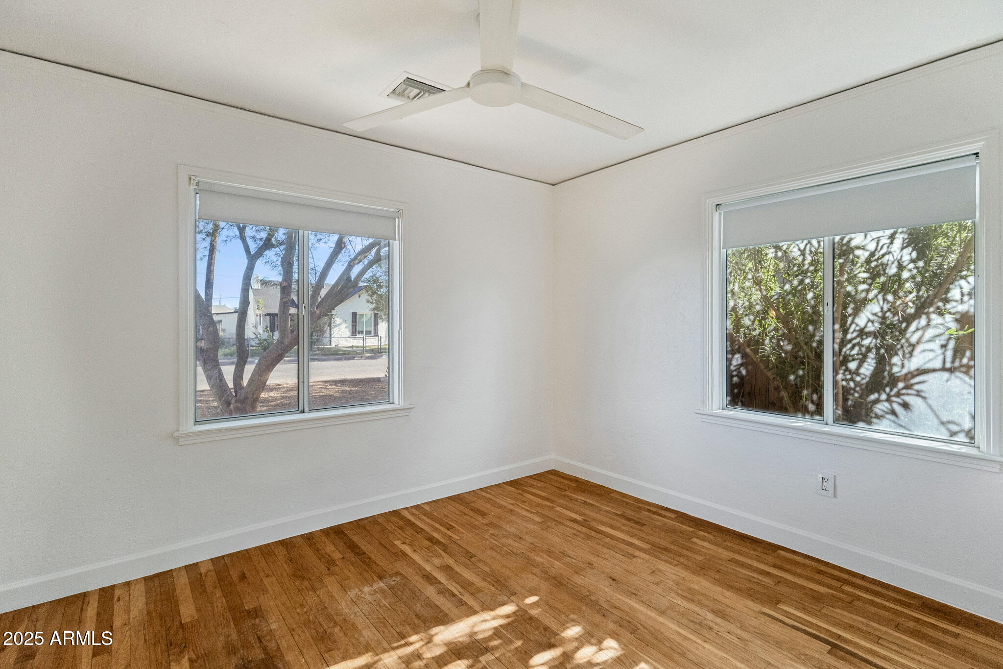 1950 W PALM Lane