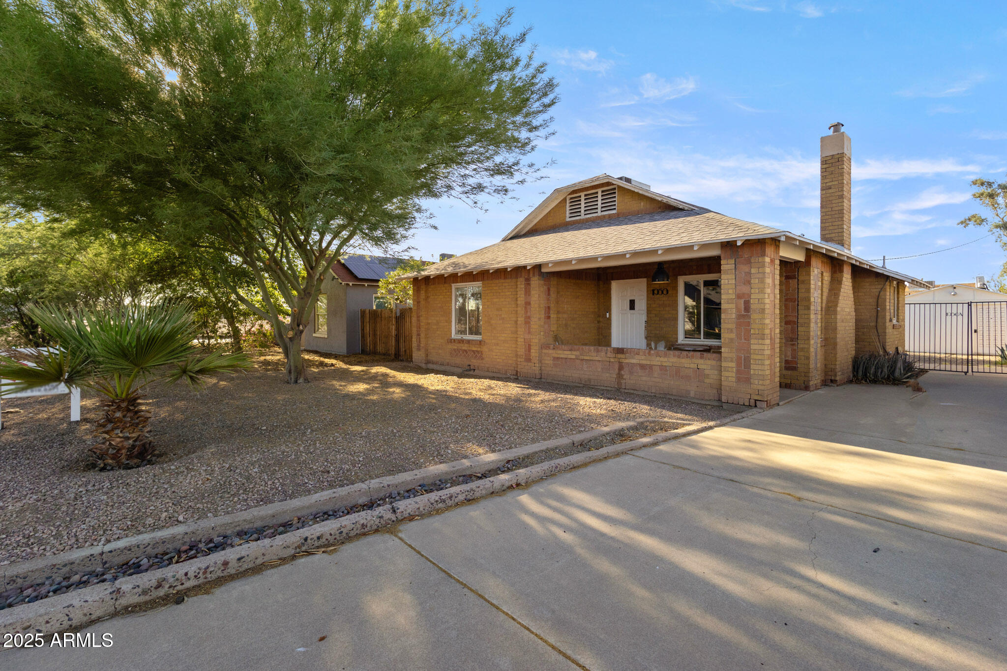 1950 W PALM Lane