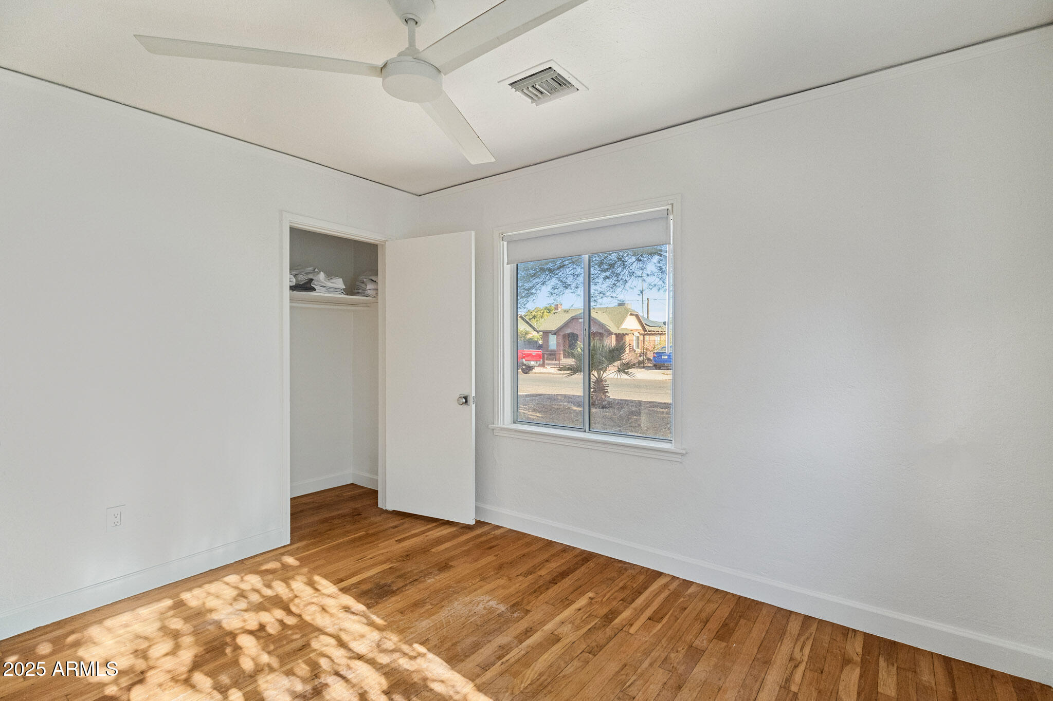1950 W PALM Lane