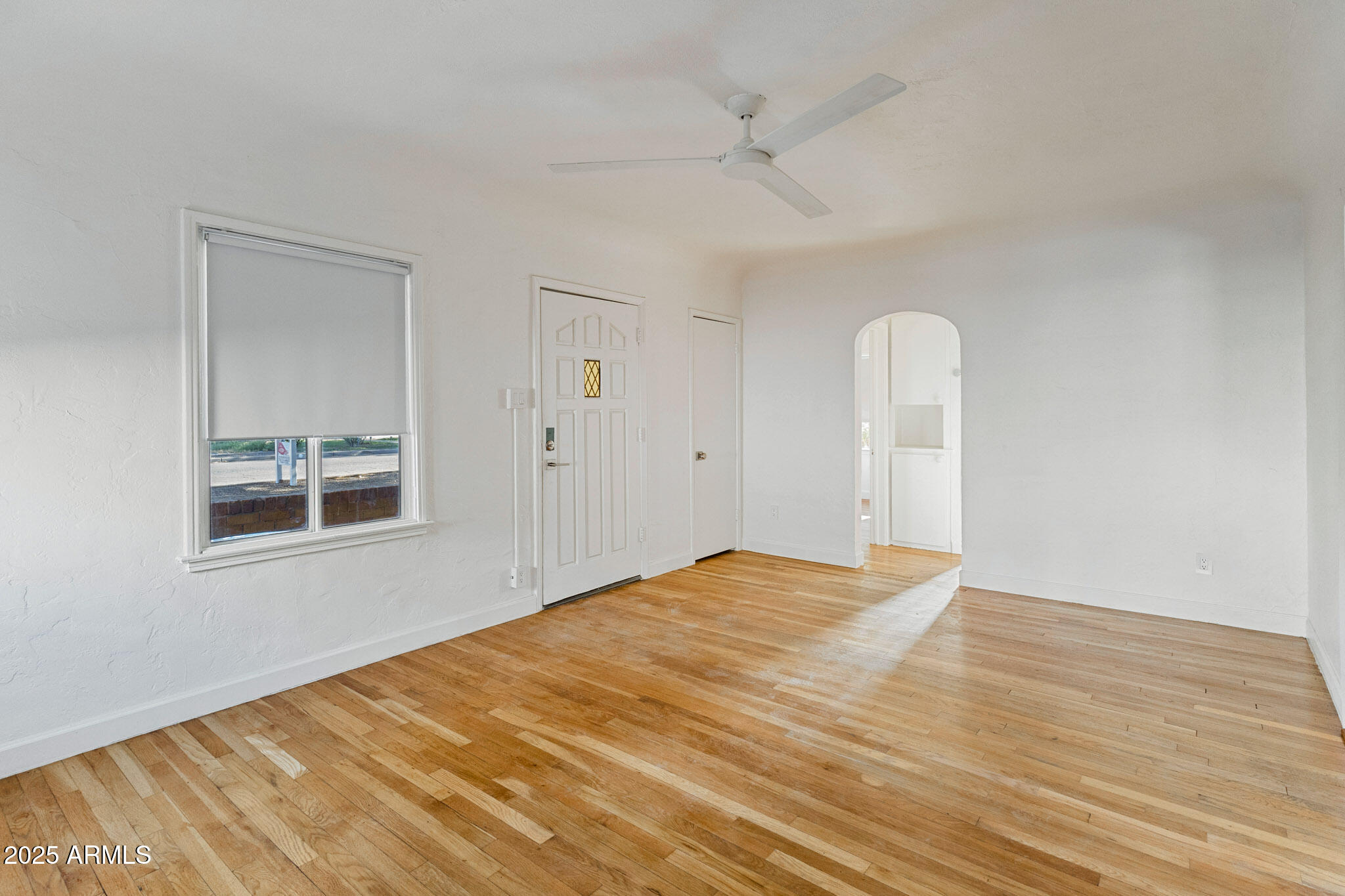 1950 W PALM Lane