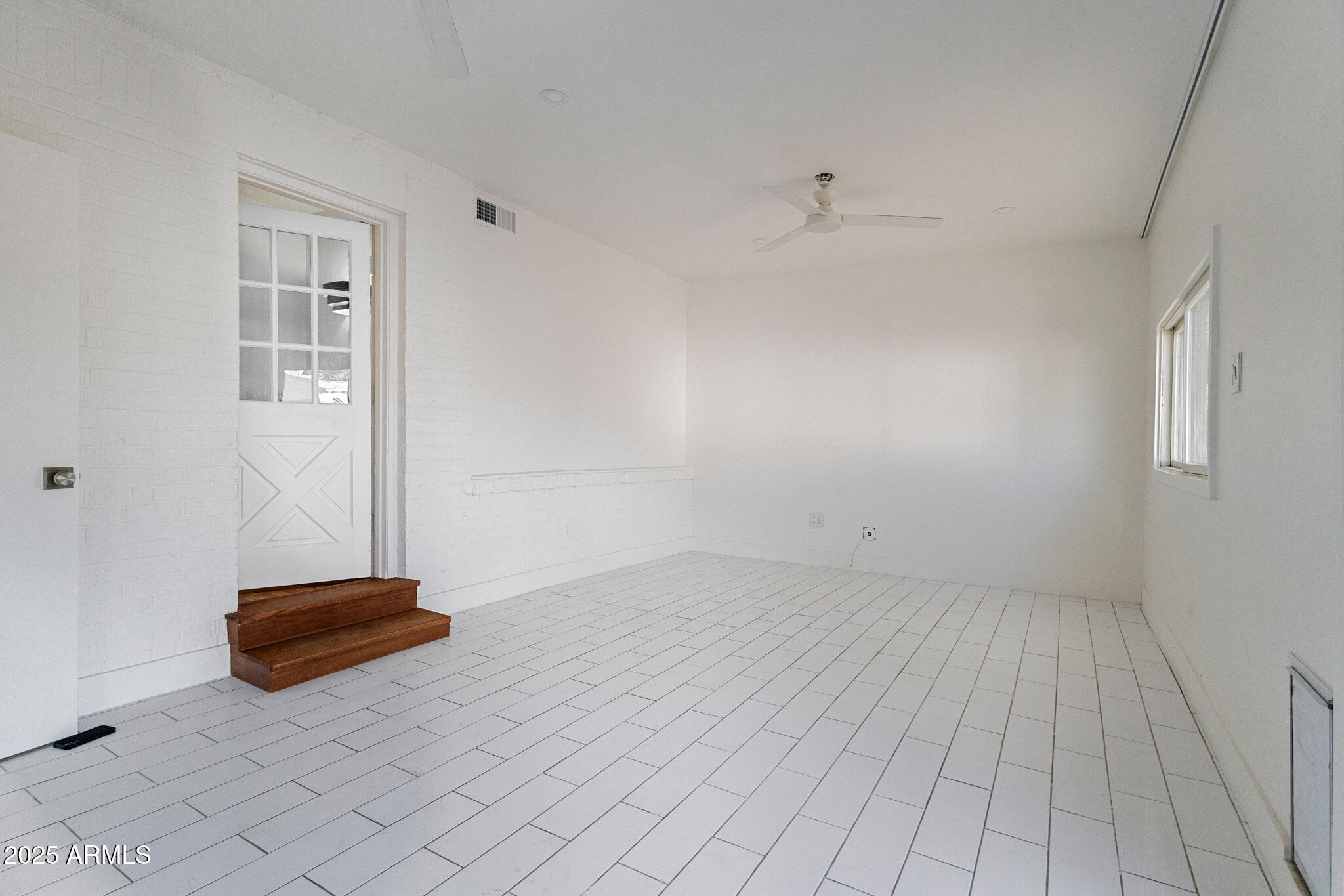 1950 W PALM Lane
