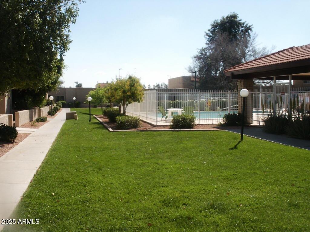 2107 W YUKON Drive