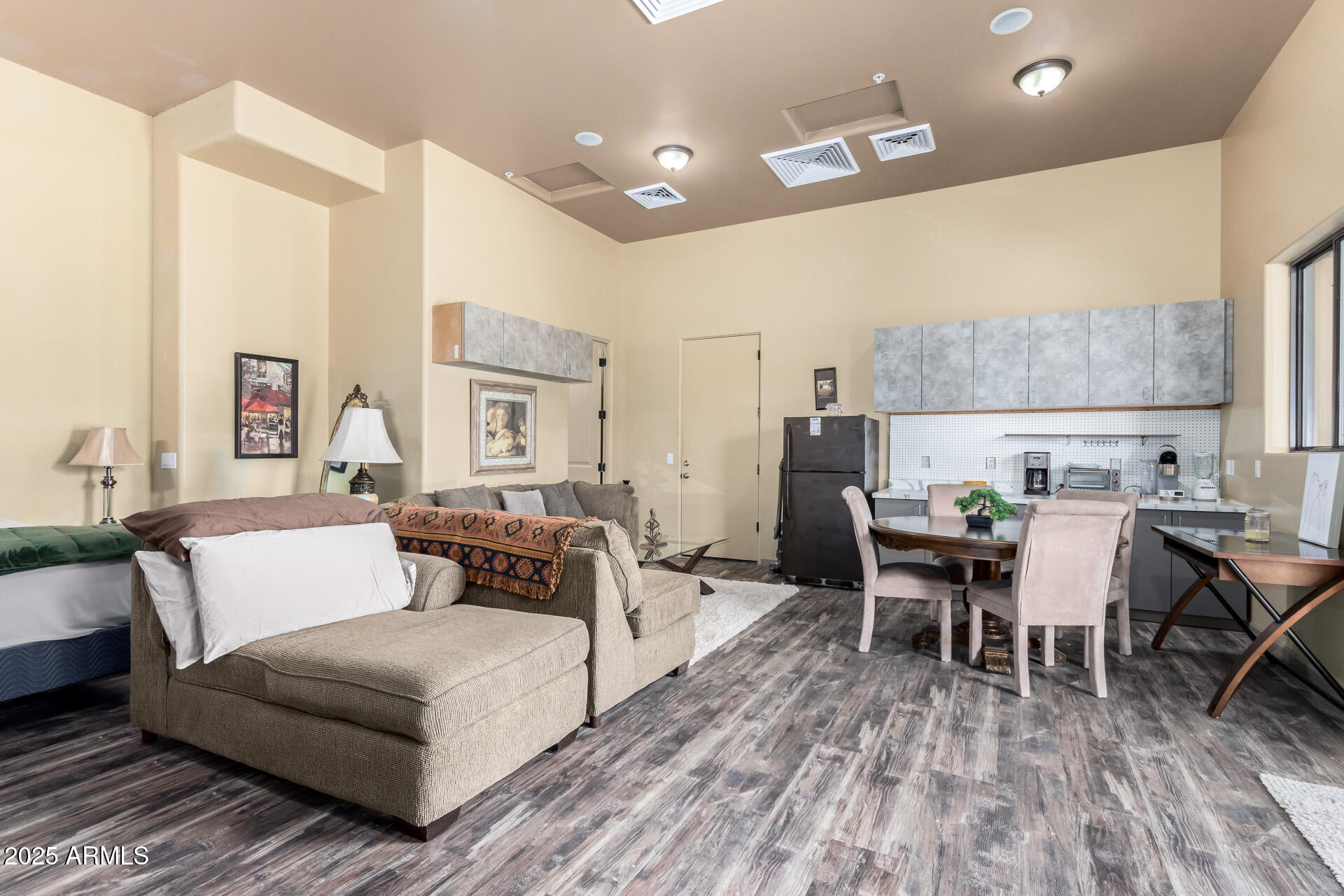 19715 W CLARENDON Avenue