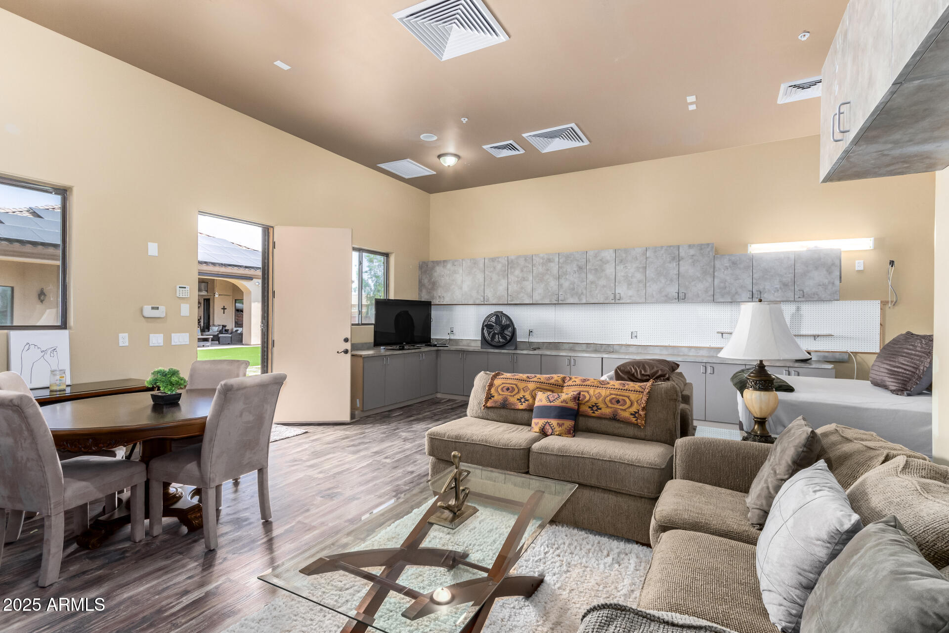 19715 W CLARENDON Avenue