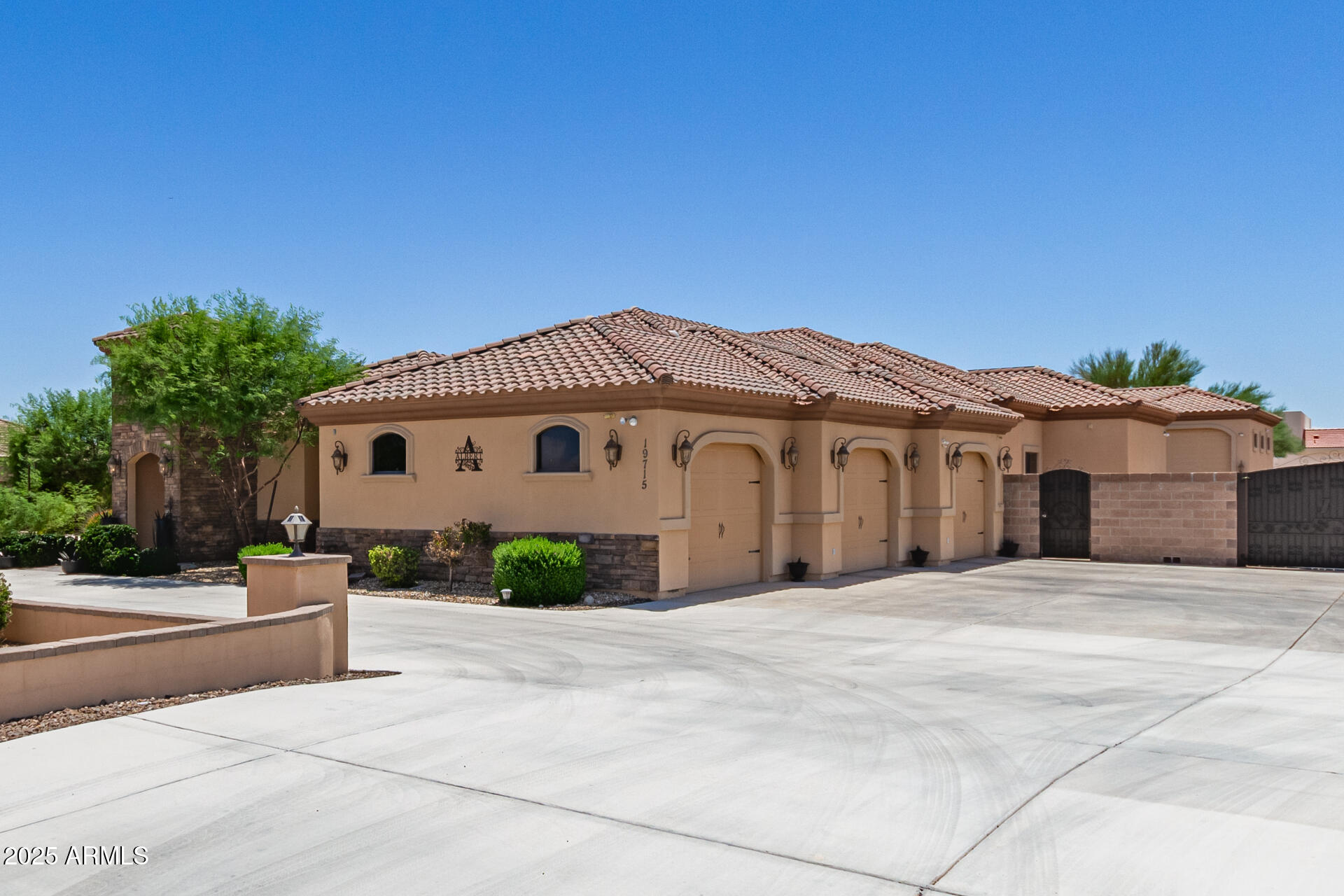 19715 W CLARENDON Avenue