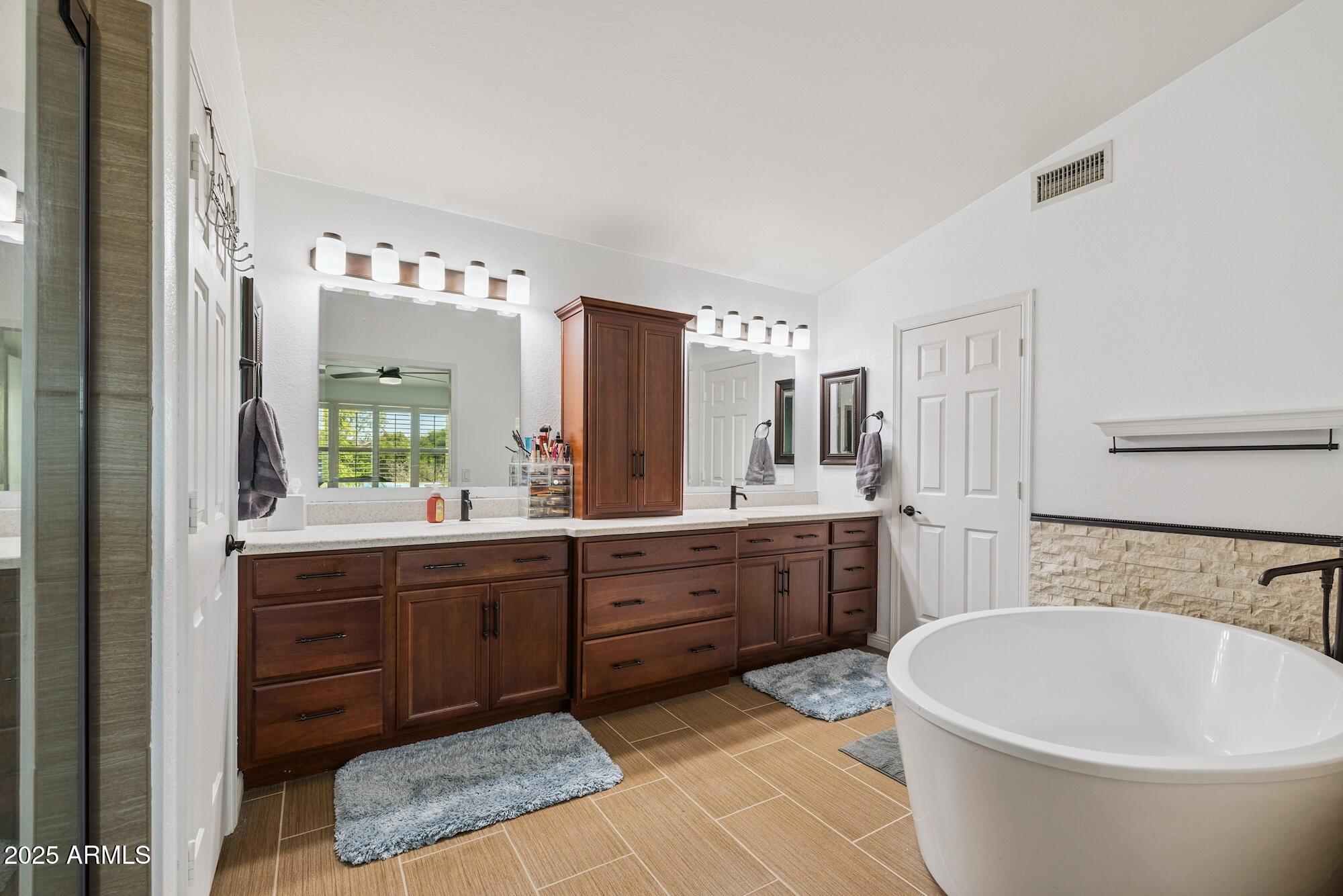 3921 E DESERT FLOWER Lane