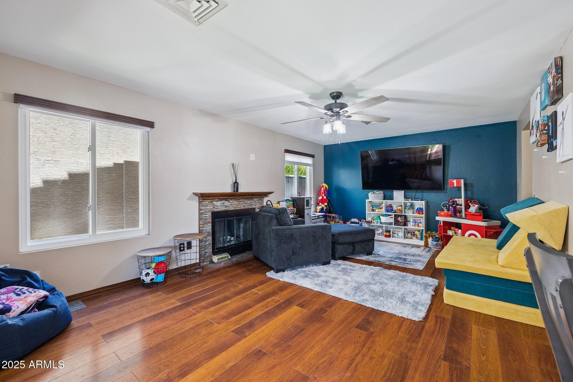 3921 E DESERT FLOWER Lane