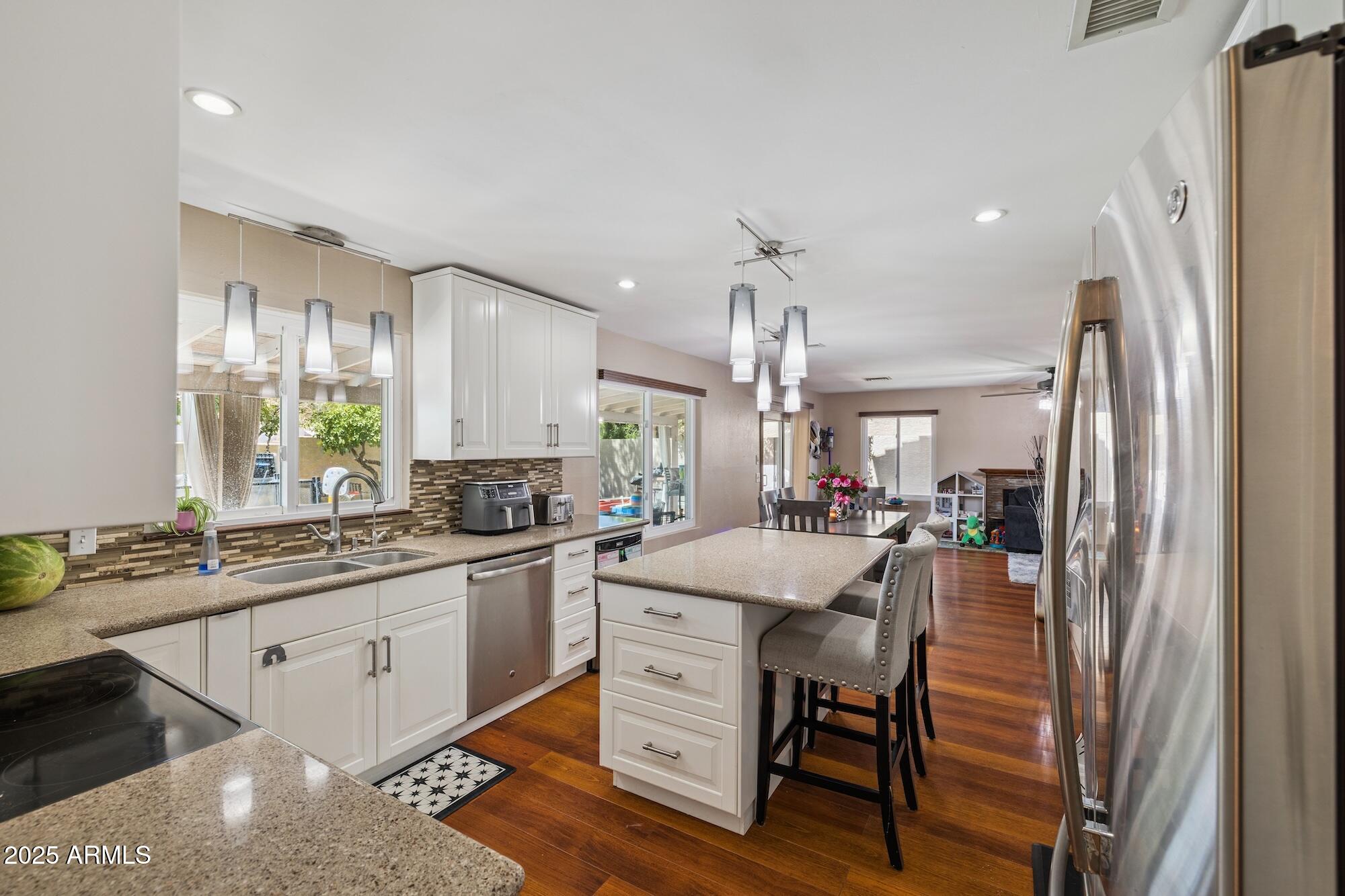 3921 E DESERT FLOWER Lane