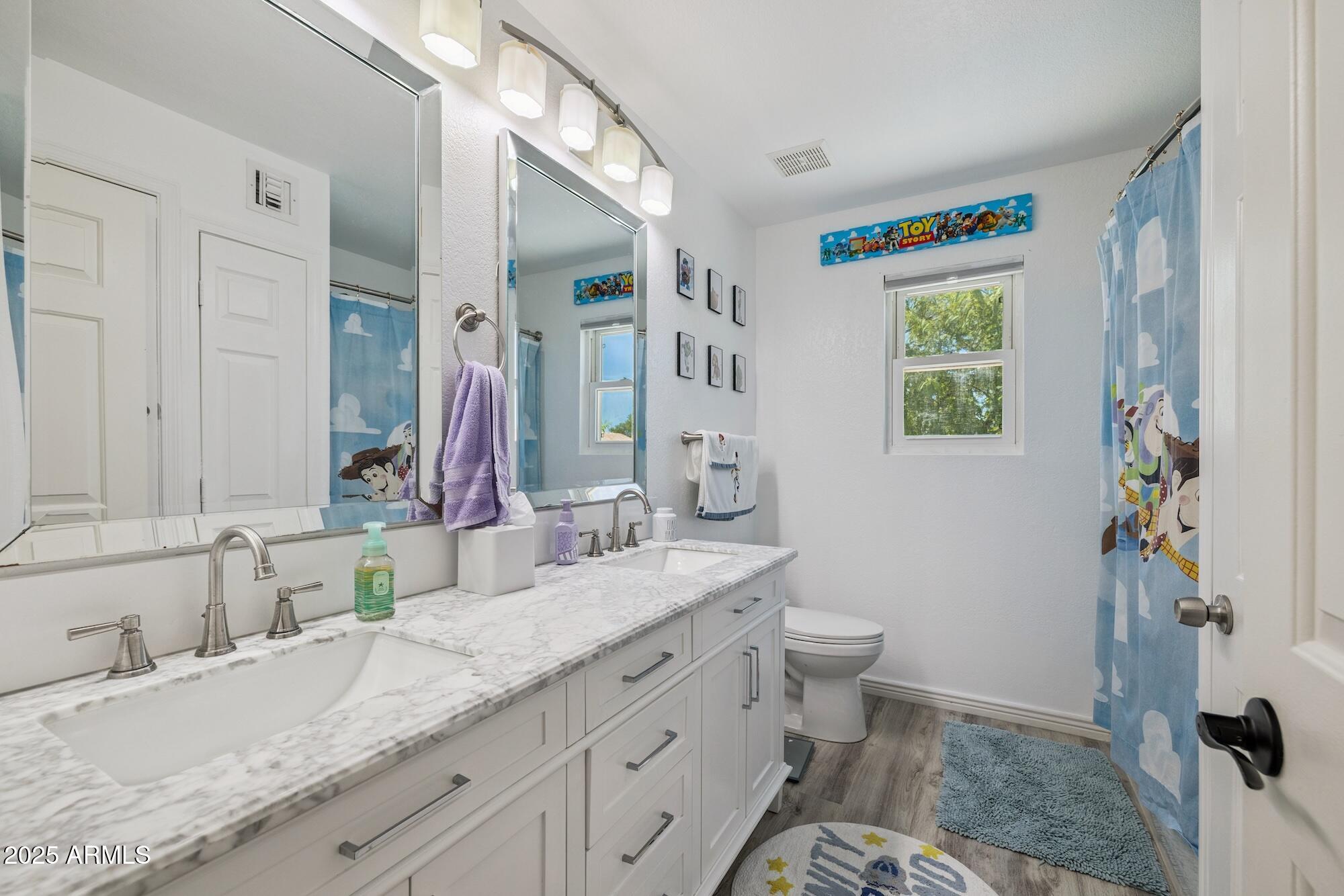 3921 E DESERT FLOWER Lane