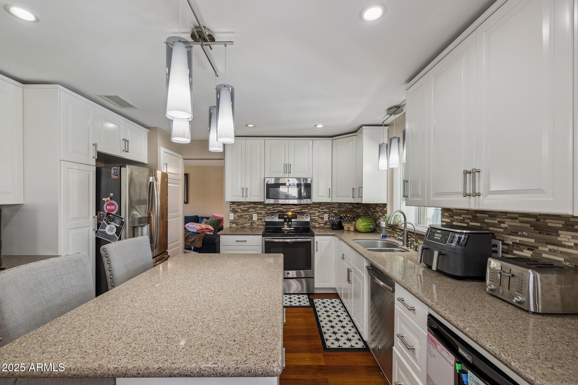 3921 E DESERT FLOWER Lane