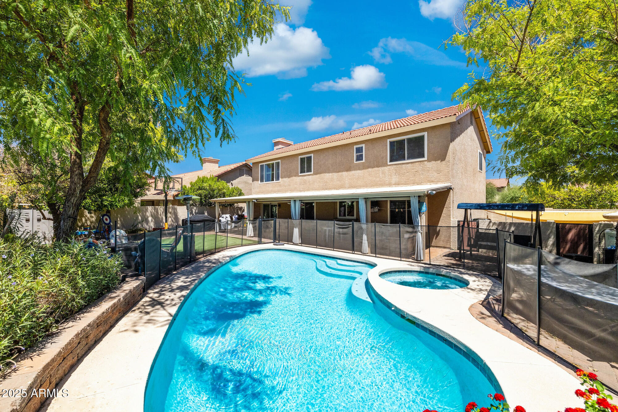 3921 E DESERT FLOWER Lane