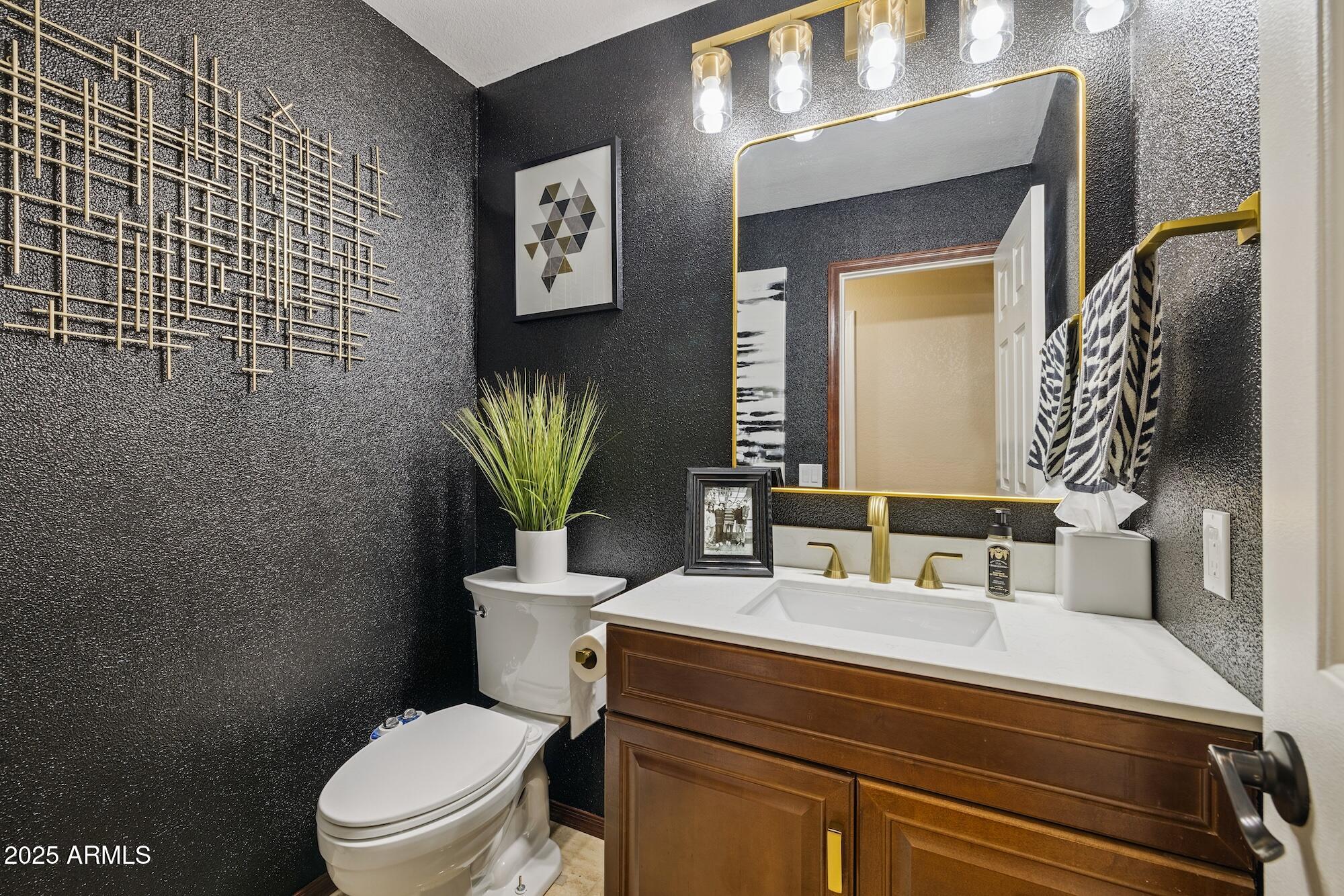 3921 E DESERT FLOWER Lane