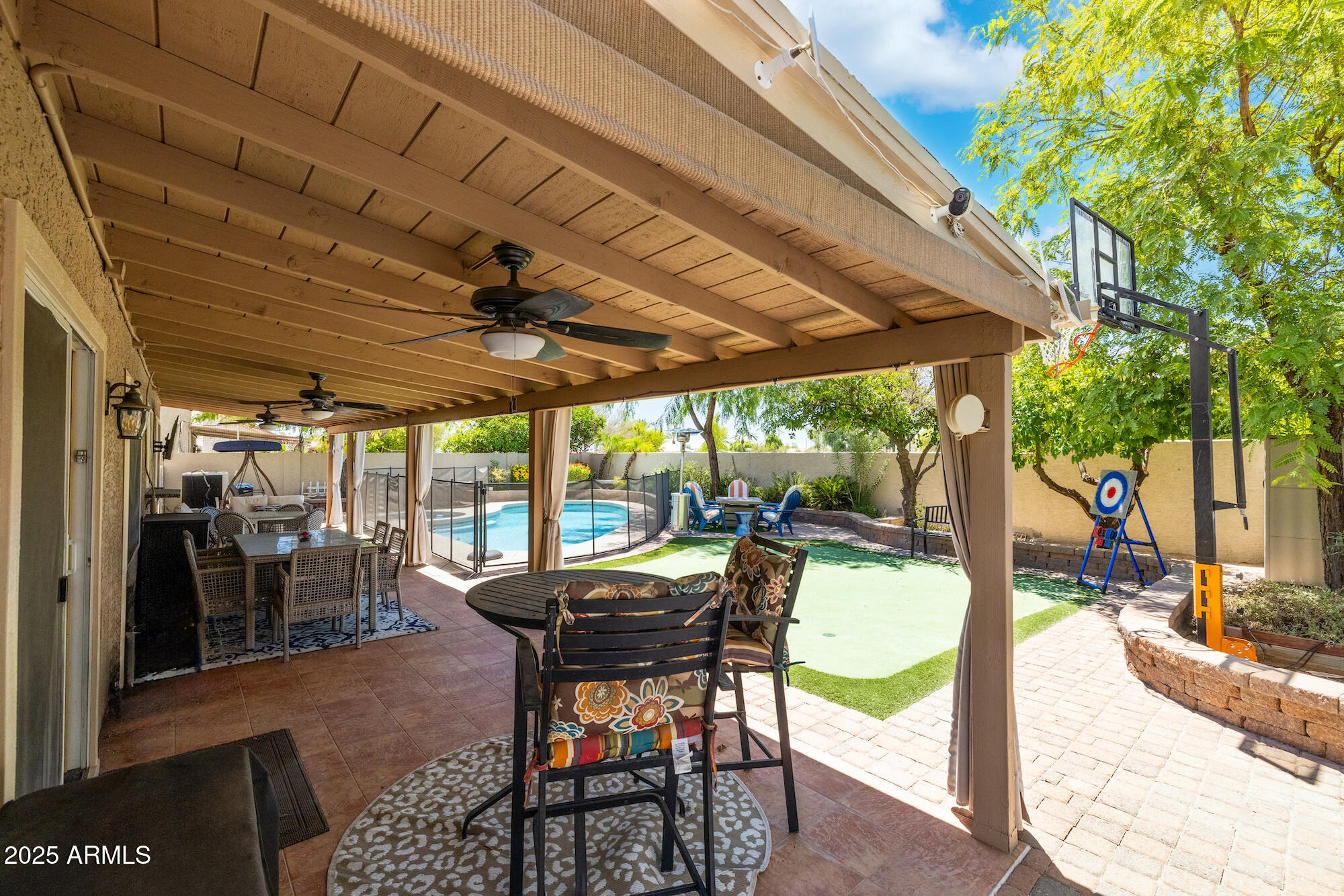 3921 E DESERT FLOWER Lane