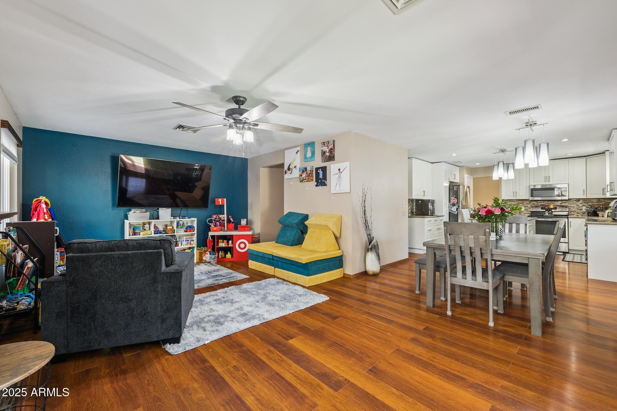 3921 E DESERT FLOWER Lane