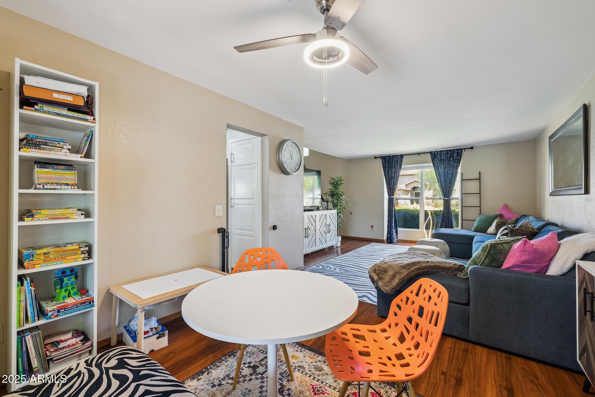 3921 E DESERT FLOWER Lane