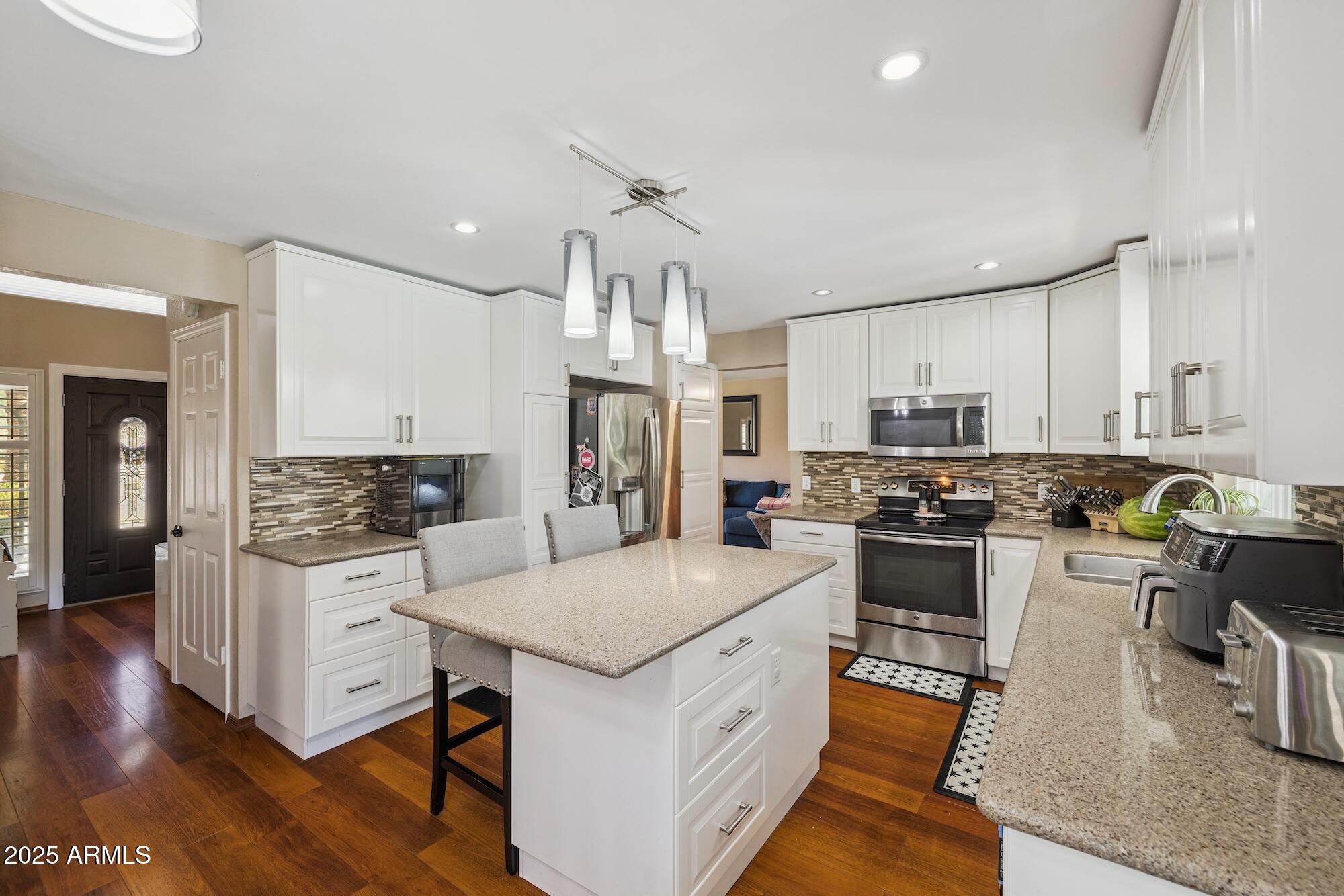 3921 E DESERT FLOWER Lane