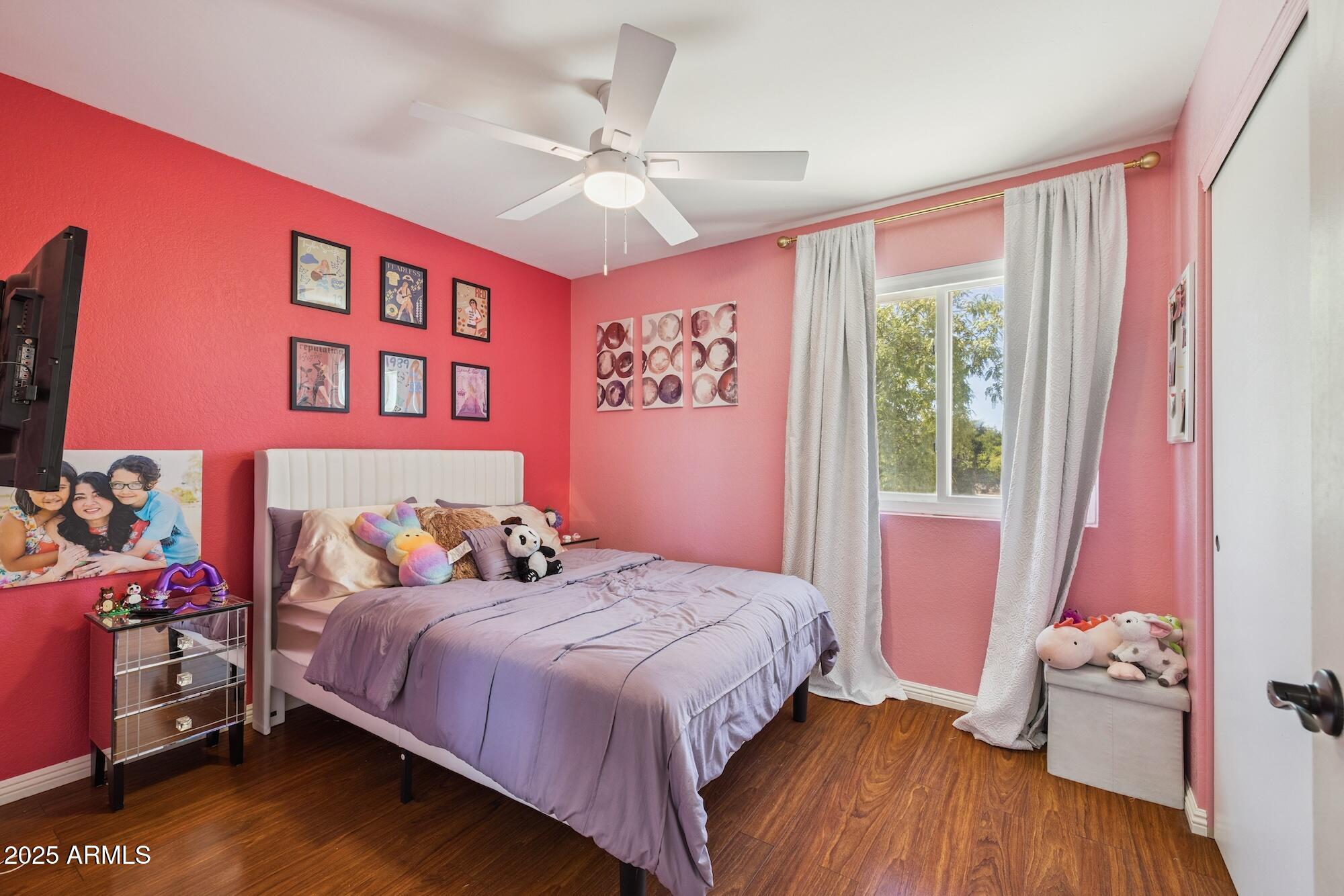 3921 E DESERT FLOWER Lane