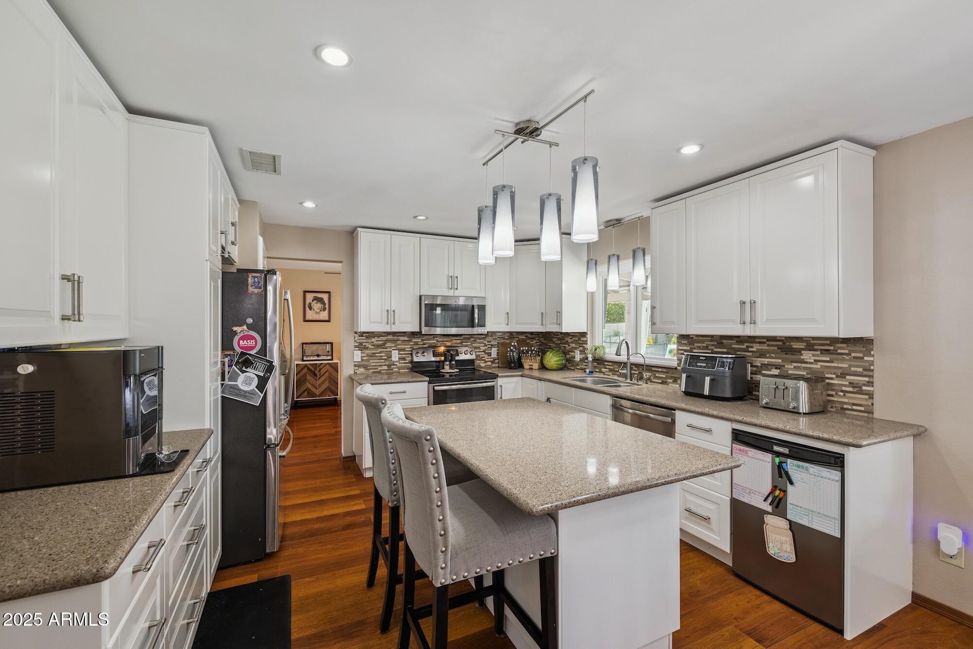 3921 E DESERT FLOWER Lane