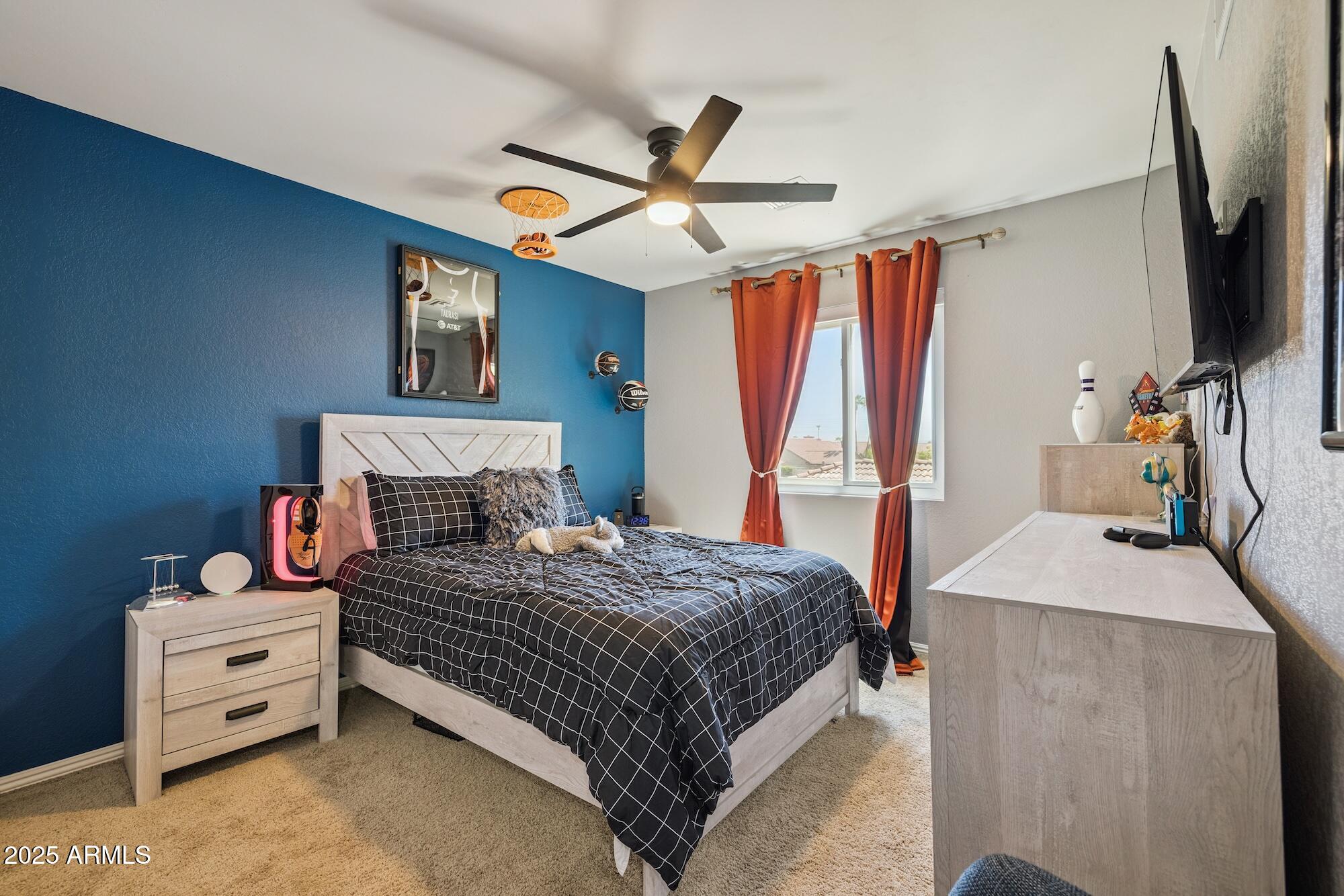 3921 E DESERT FLOWER Lane