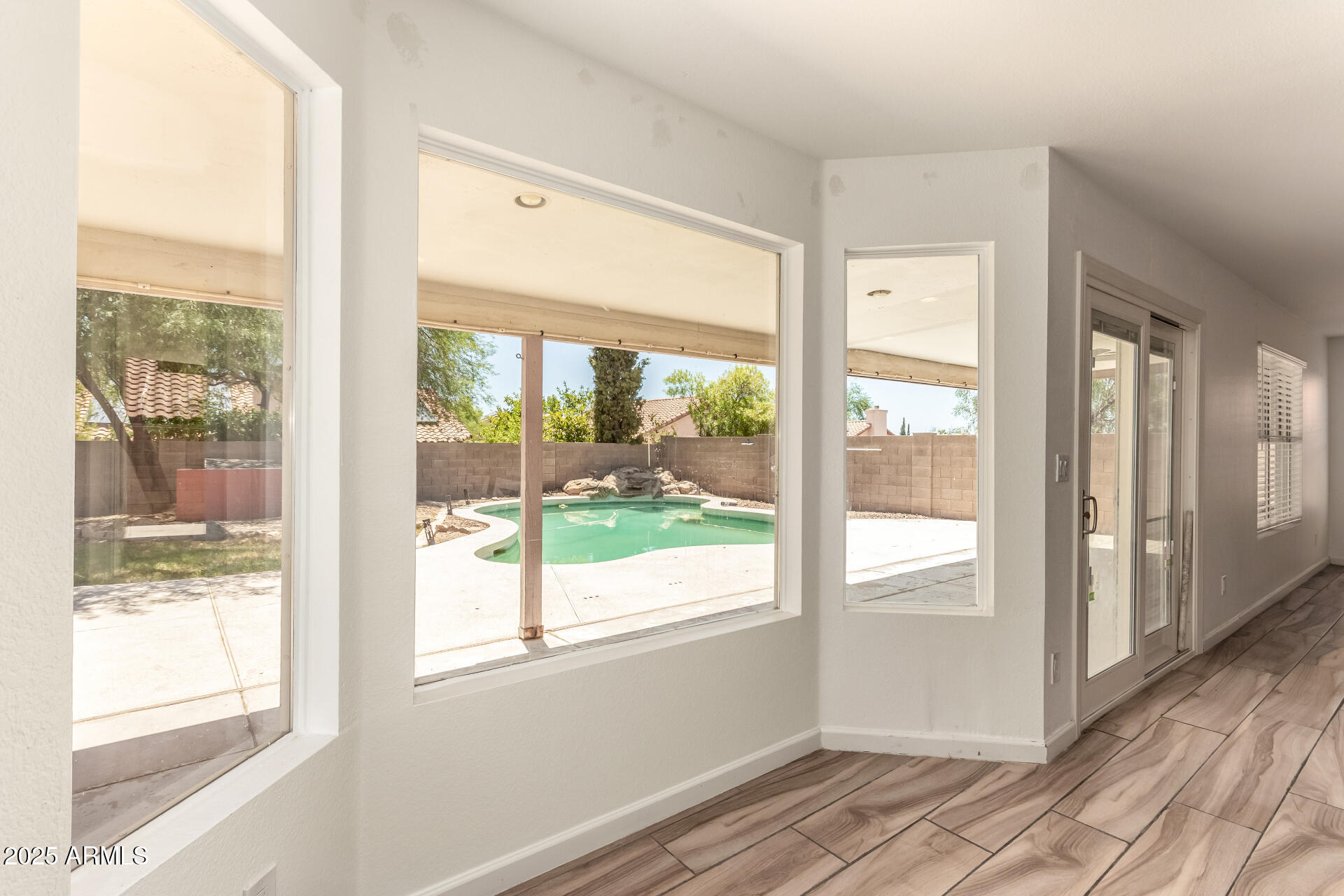 1241 E BLUEFIELD Avenue