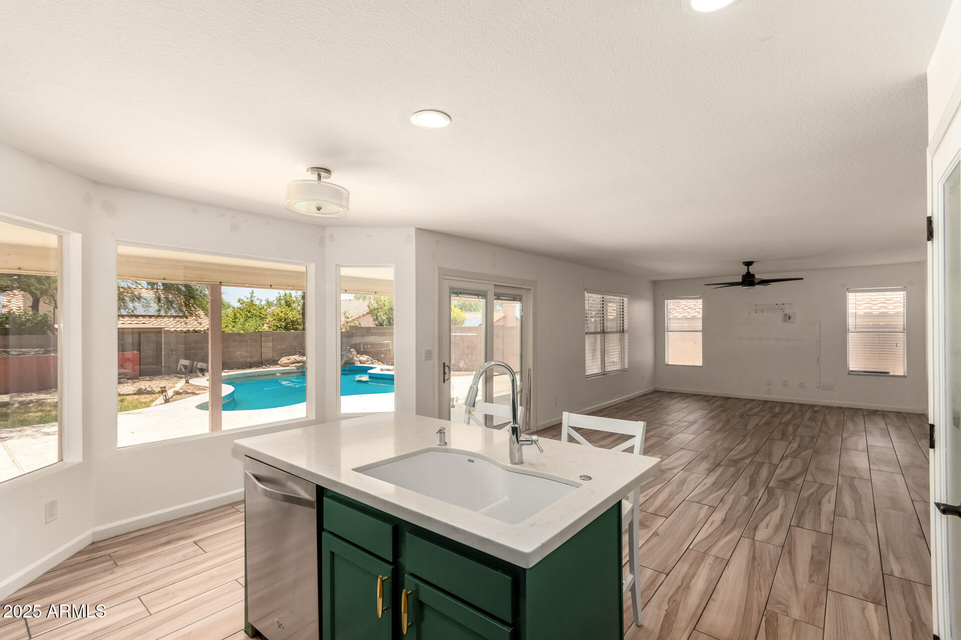 1241 E BLUEFIELD Avenue