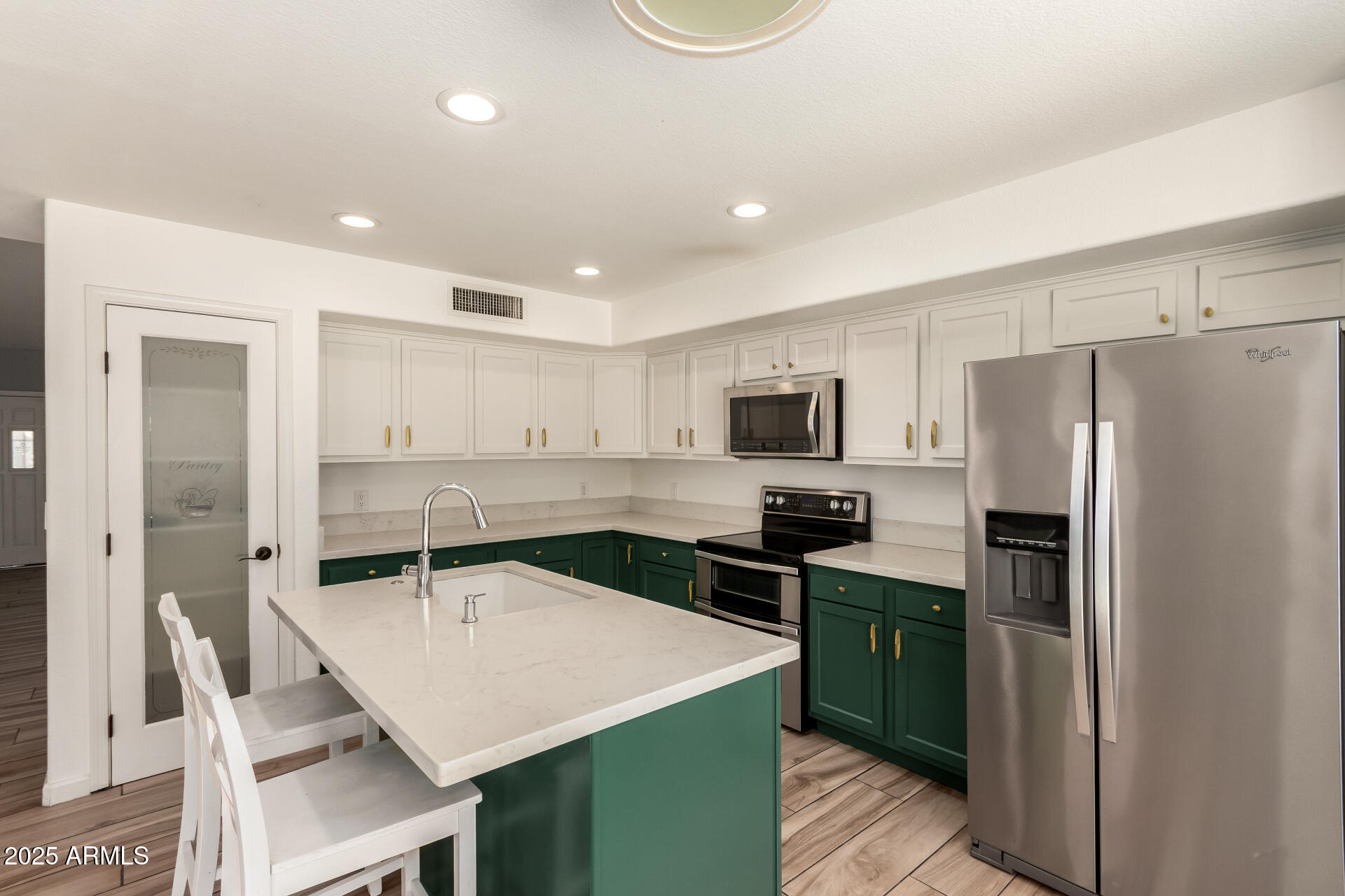 1241 E BLUEFIELD Avenue