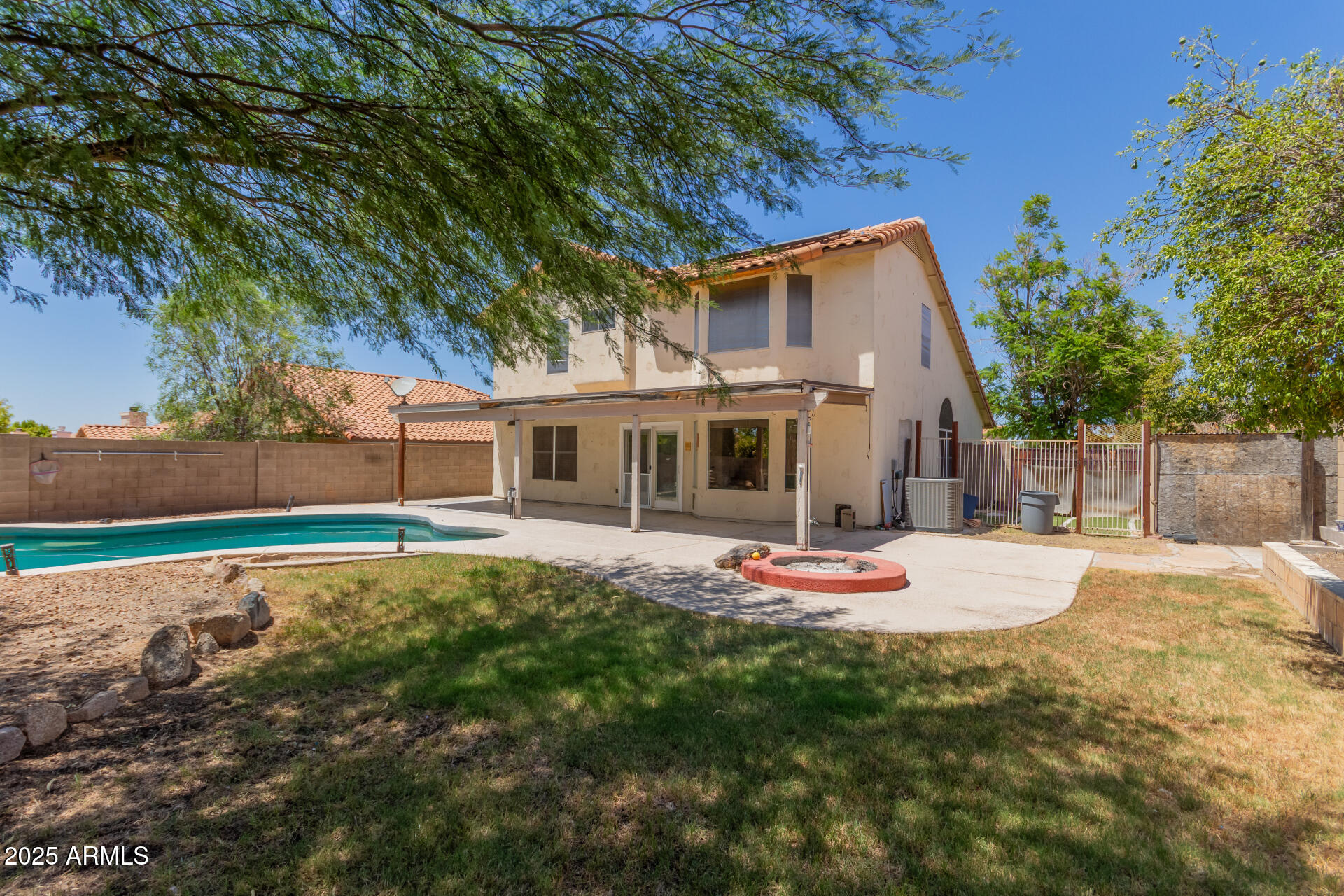 1241 E BLUEFIELD Avenue