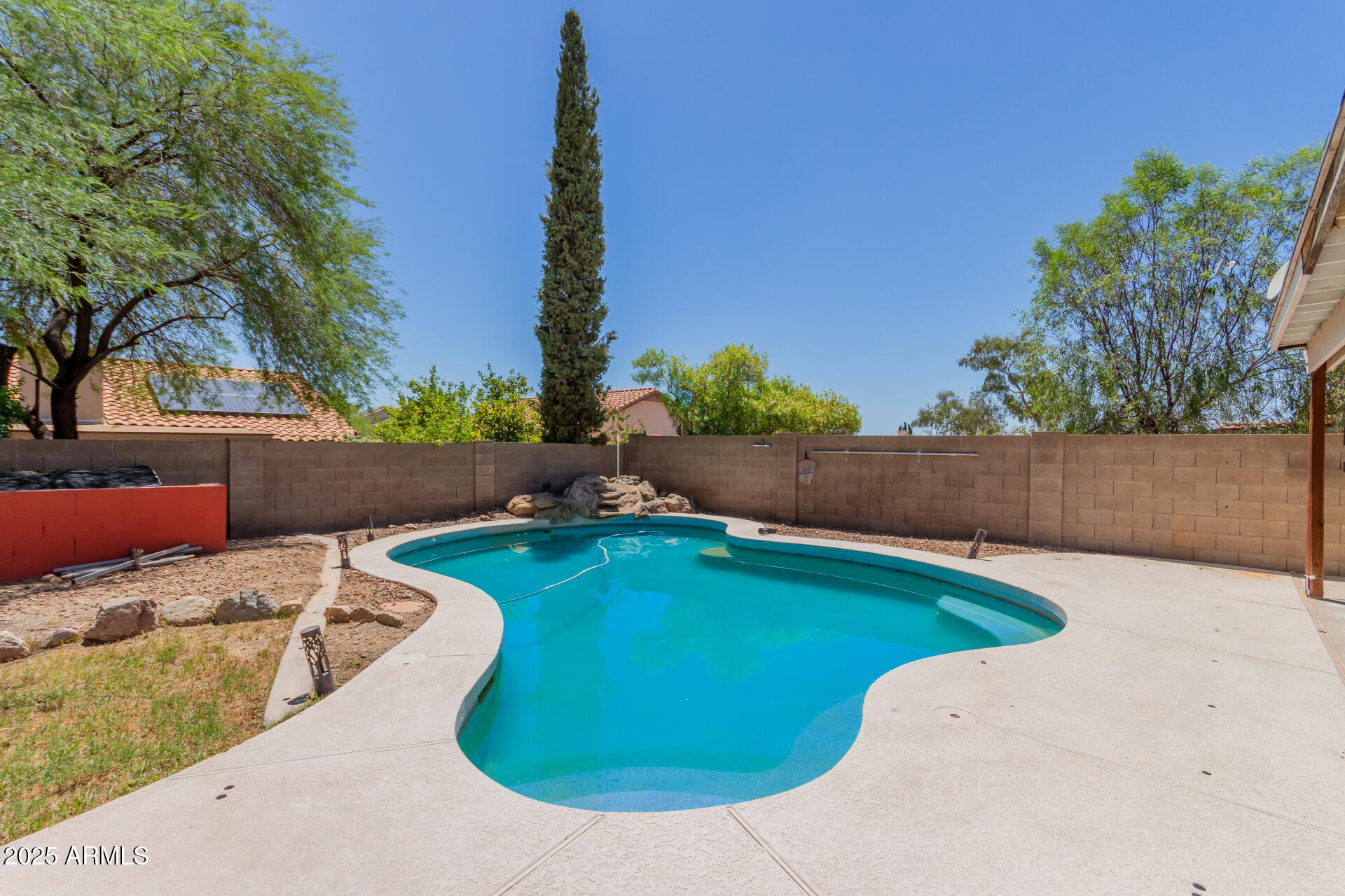 1241 E BLUEFIELD Avenue