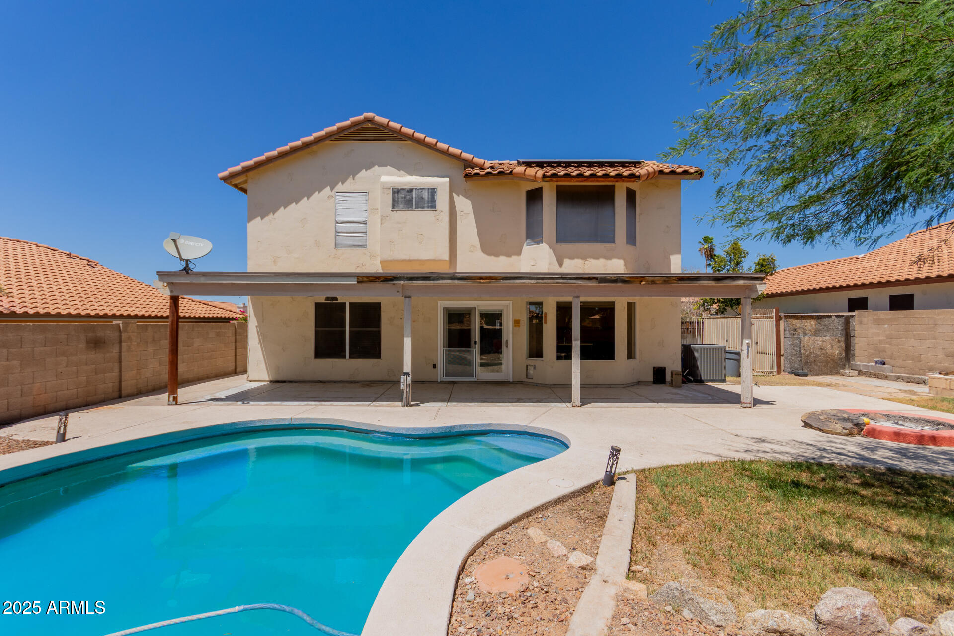 1241 E BLUEFIELD Avenue